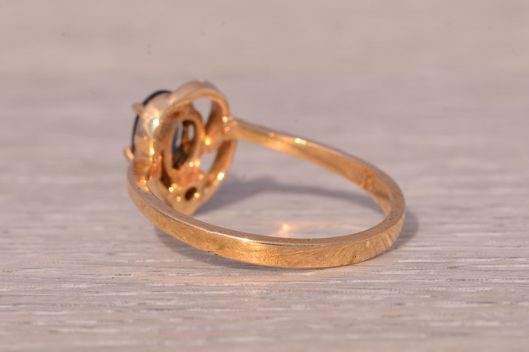The Celestial Sweep: Sapphire and Diamond Ring in Yellow Gold - Image 4