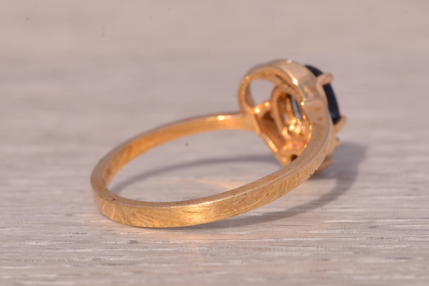 The Celestial Sweep: Sapphire and Diamond Ring in Yellow Gold - Image 5