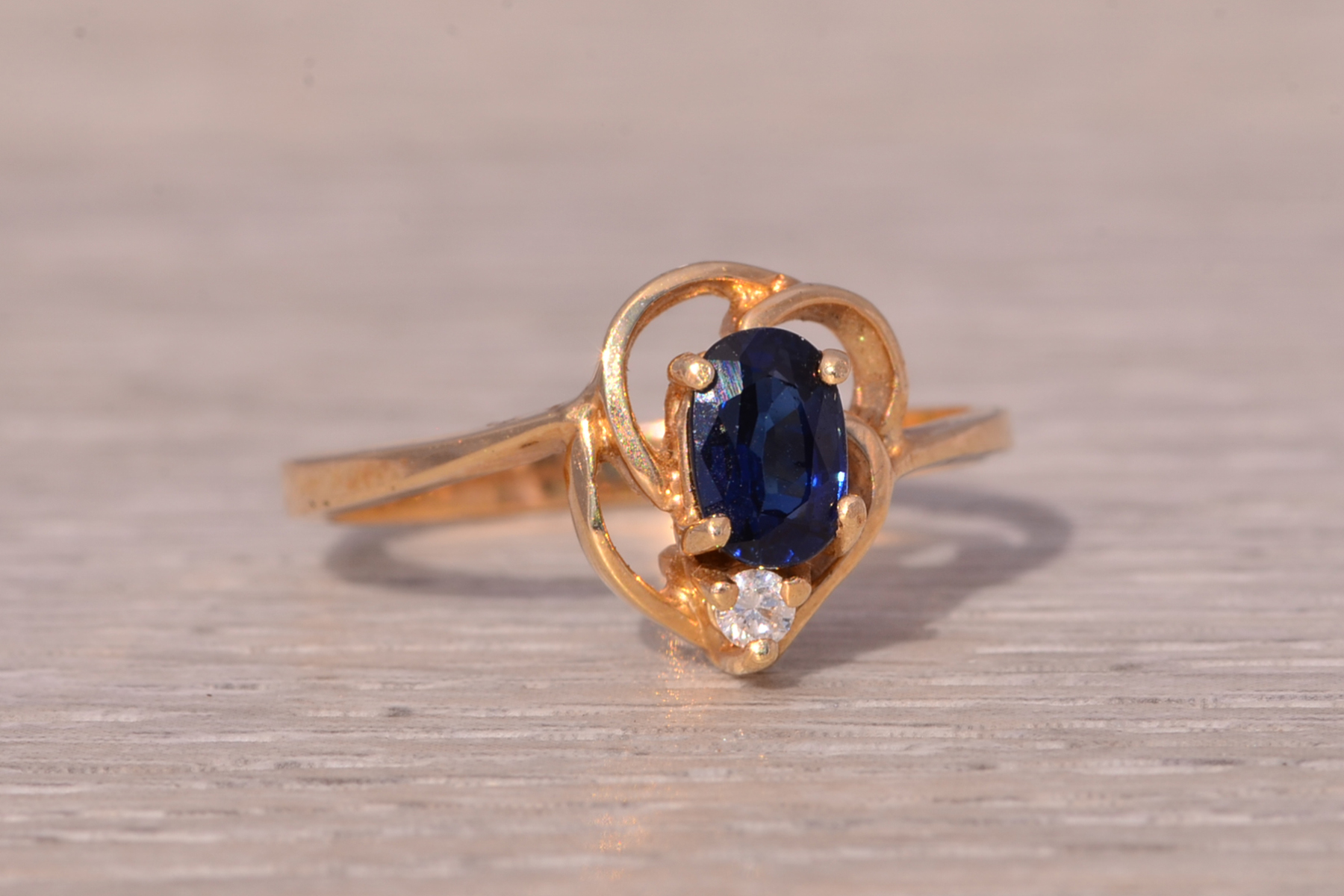 The Celestial Sweep: Sapphire and Diamond Ring in Yellow Gold - Image 6