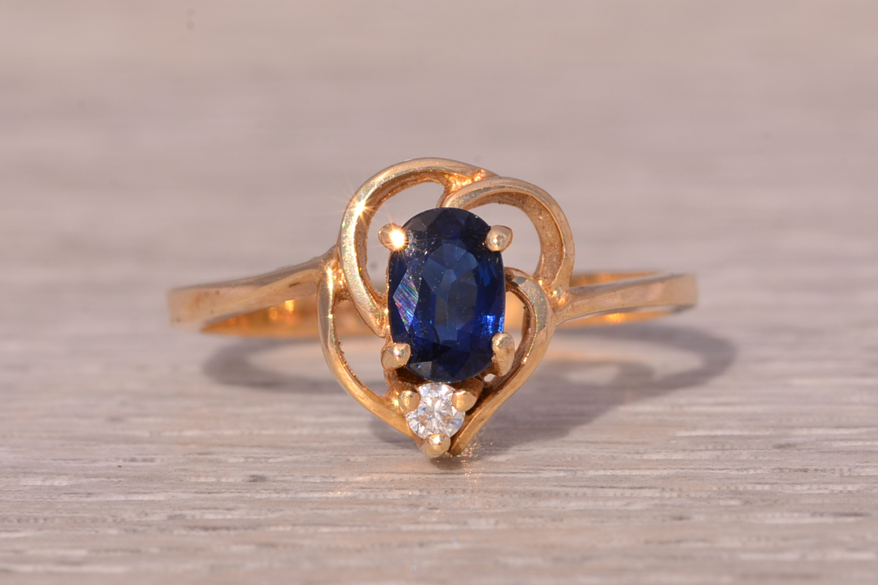 The Celestial Sweep: Sapphire and Diamond Ring in Yellow Gold - Image 7