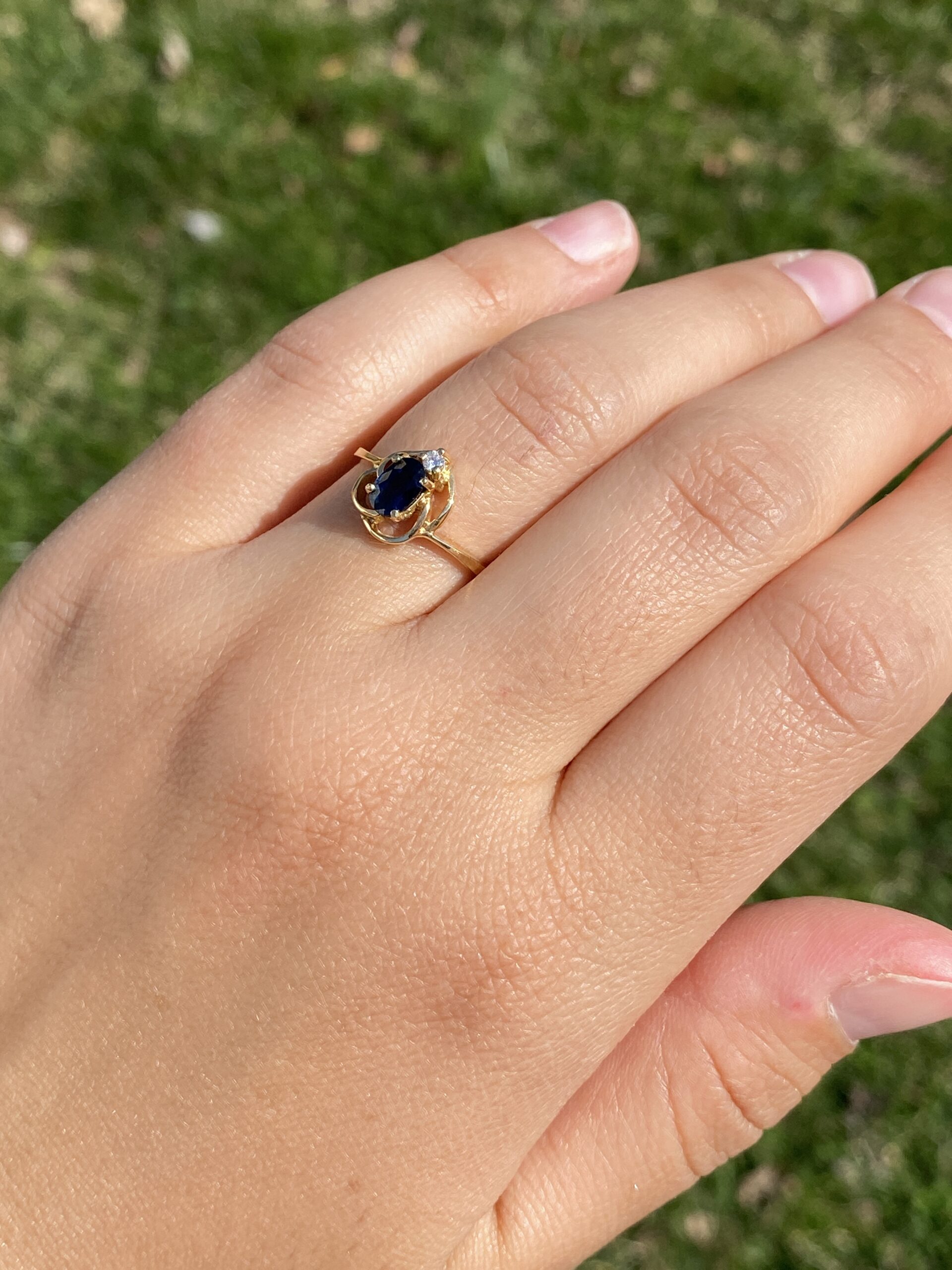 The Celestial Sweep: Sapphire and Diamond Ring in Yellow Gold - Image 9