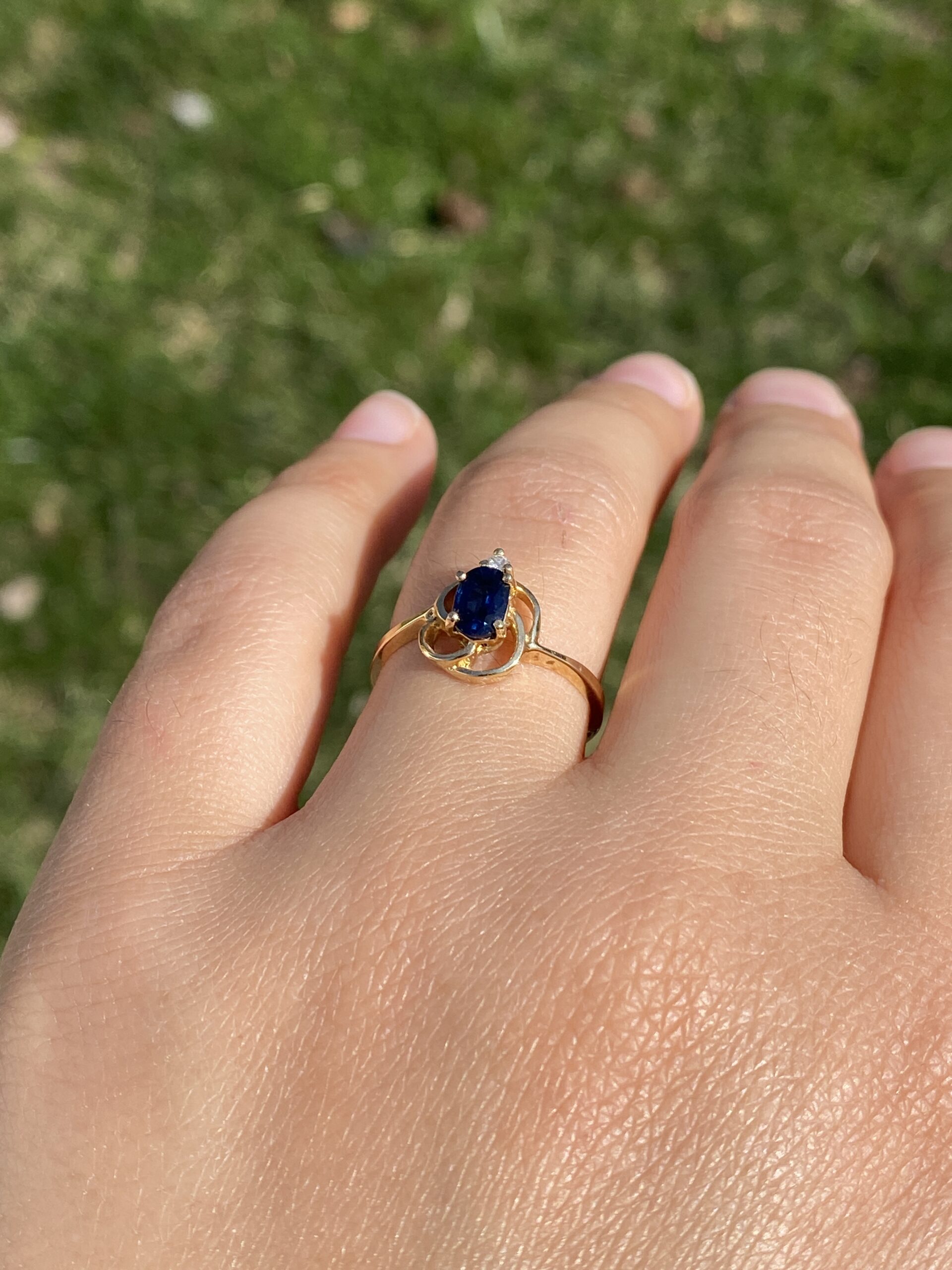 The Celestial Sweep: Sapphire and Diamond Ring in Yellow Gold - Image 10