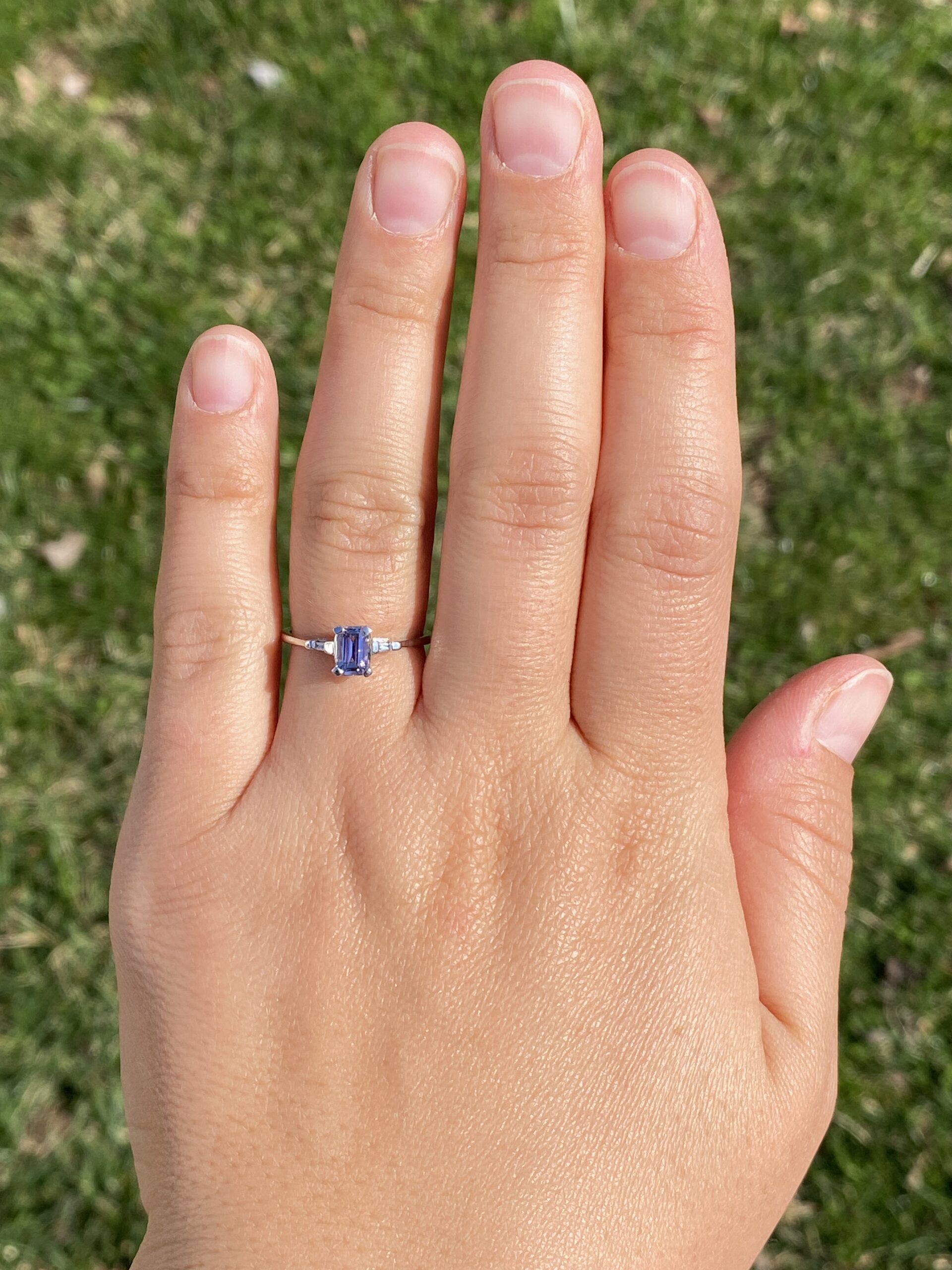 The Twilight Gleam: Tanzanite and Diamond Ring in White Gold - Image 8
