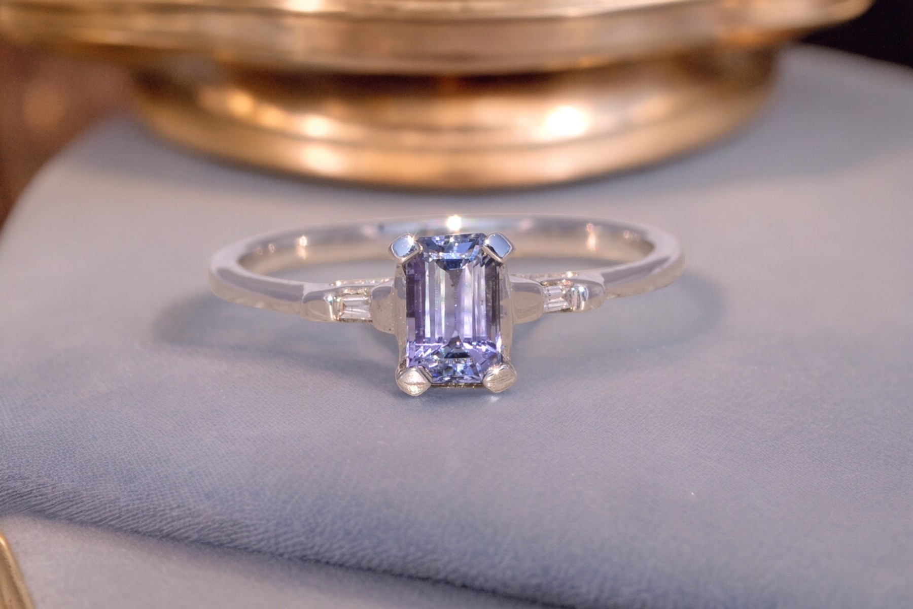 The Twilight Gleam: Tanzanite and Diamond Ring in White Gold - Image 11