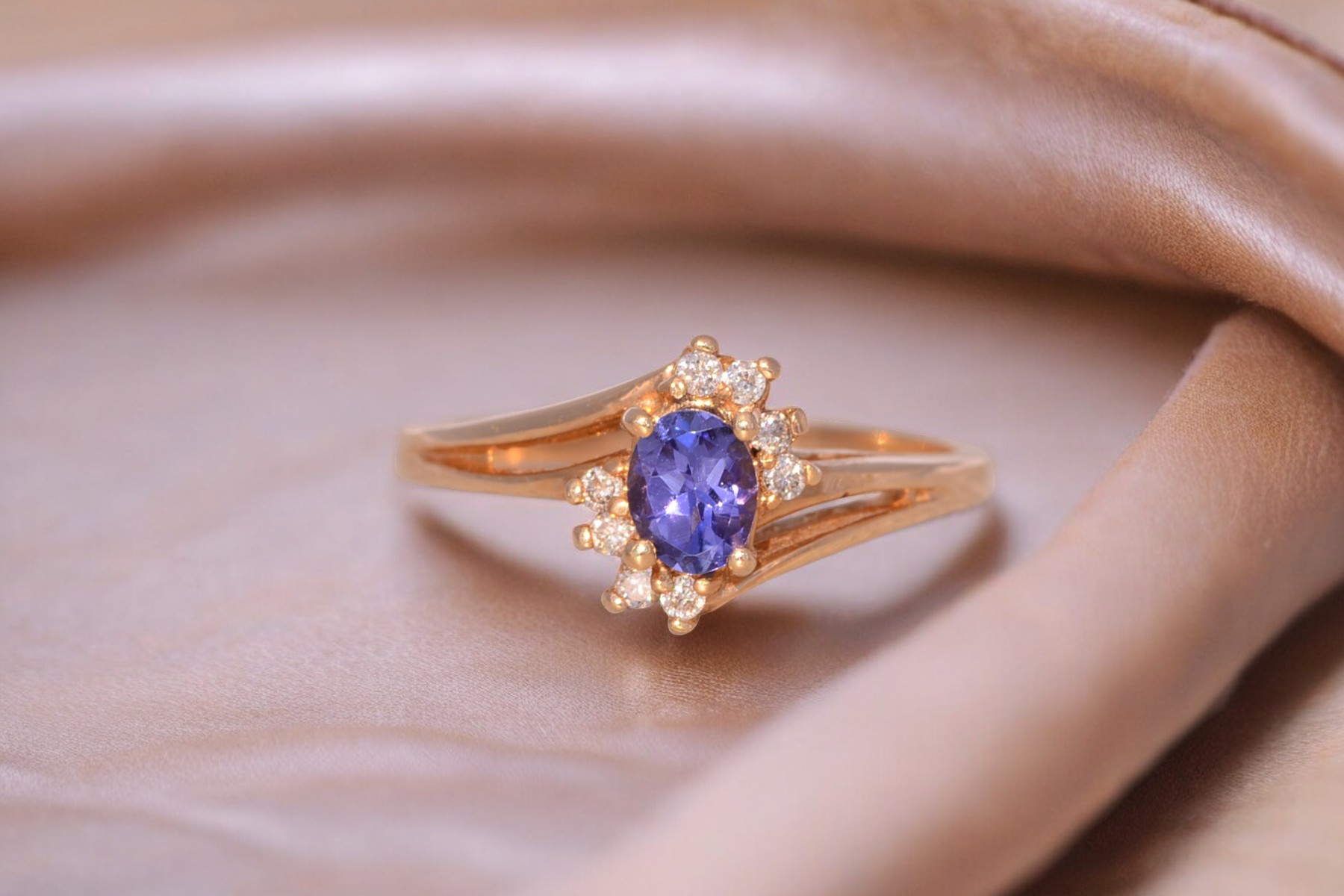 The Celestial Bloom: Tanzanite and Diamond Ring in Yellow Gold - Image 11