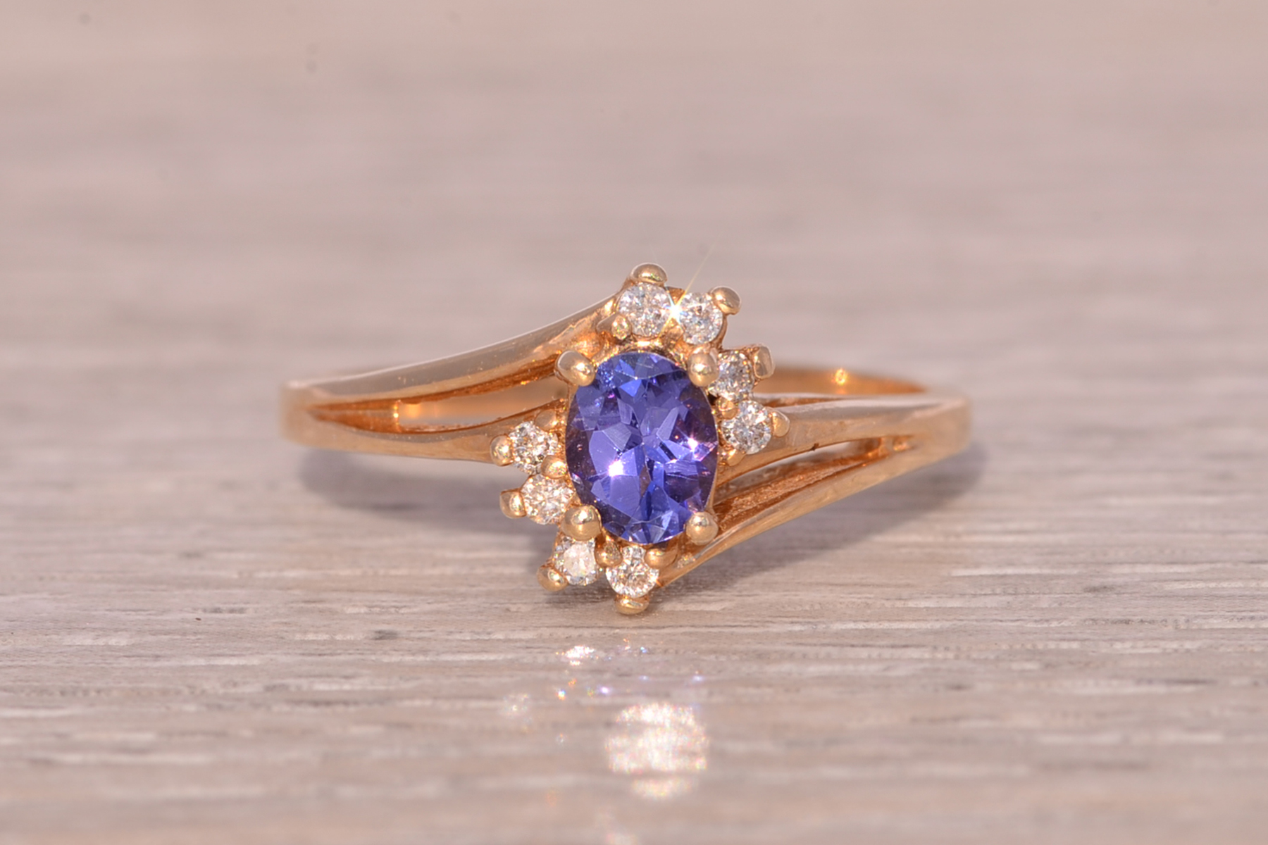 The Celestial Bloom: Tanzanite and Diamond Ring in Yellow Gold - Image 7