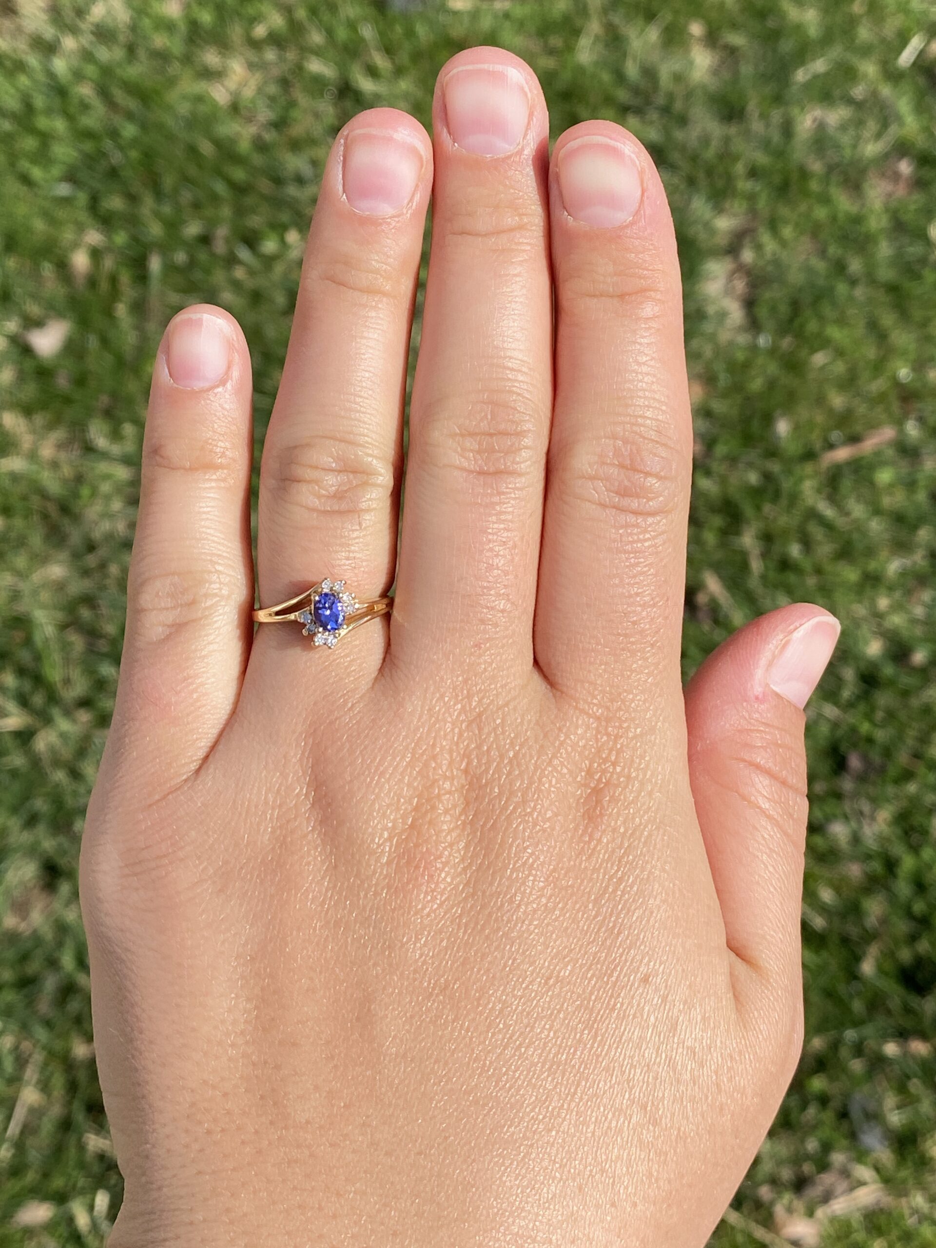 The Celestial Bloom: Tanzanite and Diamond Ring in Yellow Gold - Image 8
