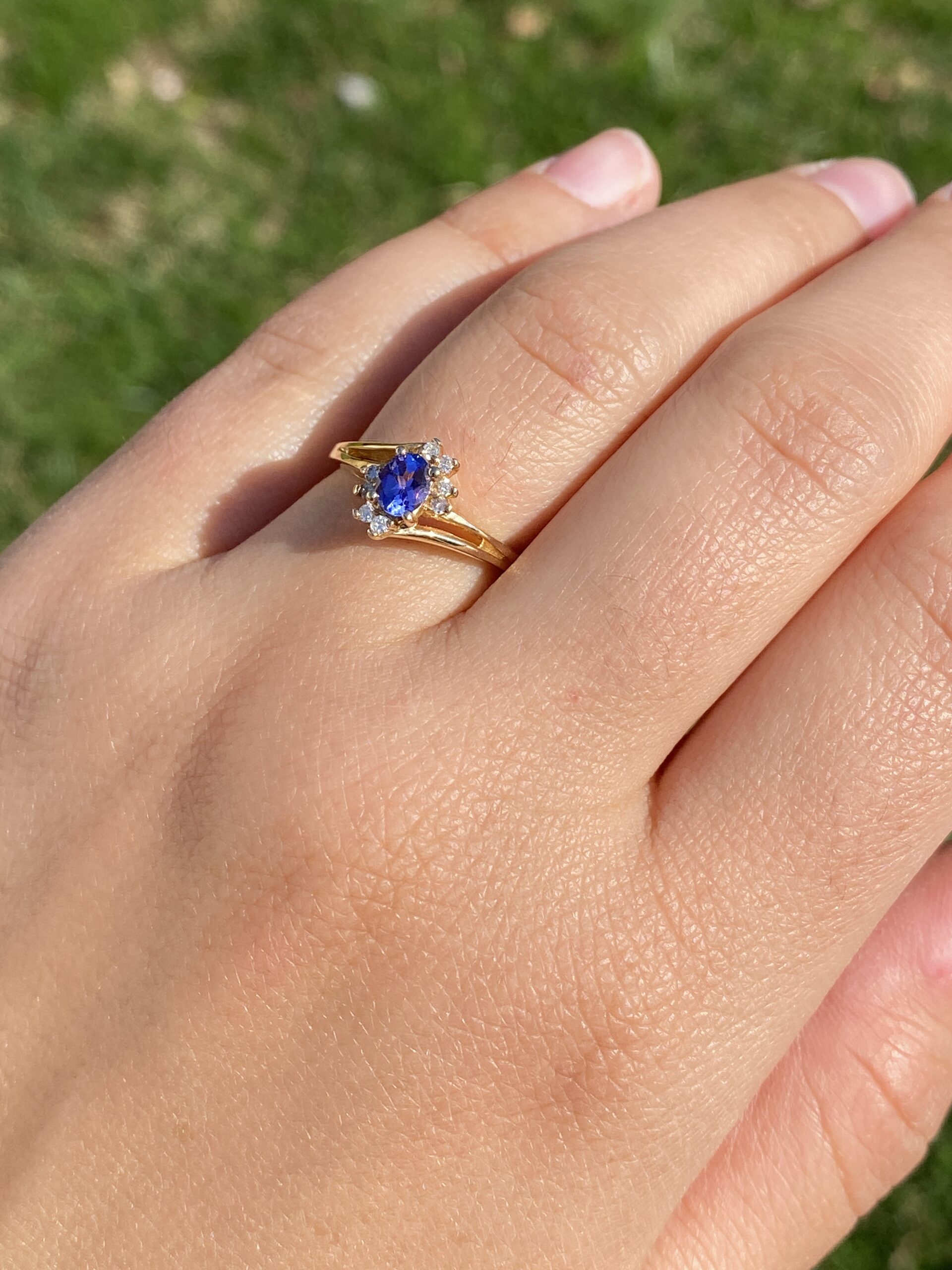 The Celestial Bloom: Tanzanite and Diamond Ring in Yellow Gold - Image 9