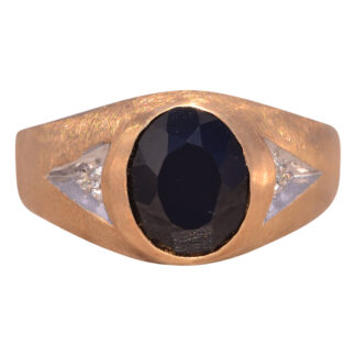 The Bold Contrast: Gentleman's Onyx and Diamond Ring in Yellow Gold