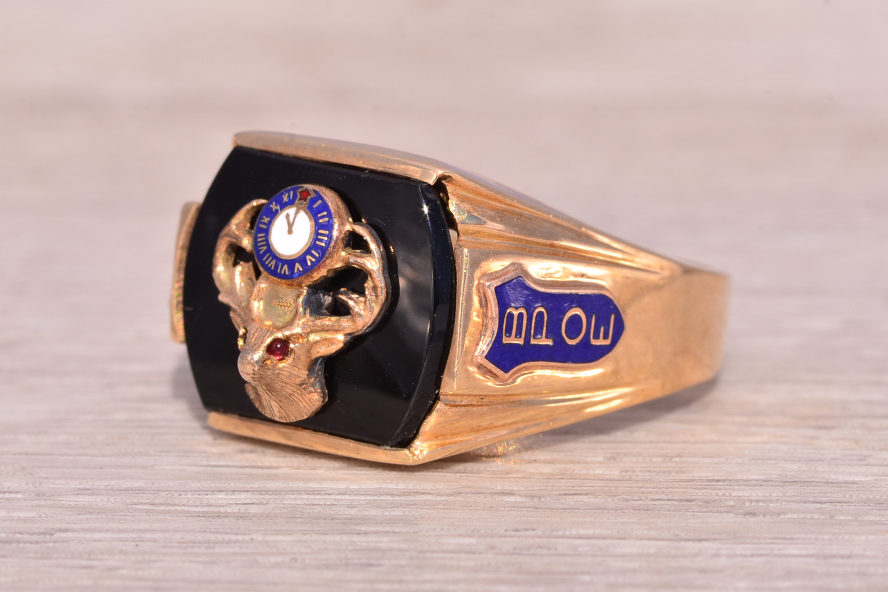 SOLD - The Elk Lodge Heritage: Onyx and Ruby Ring in Yellow Gold - Image 3