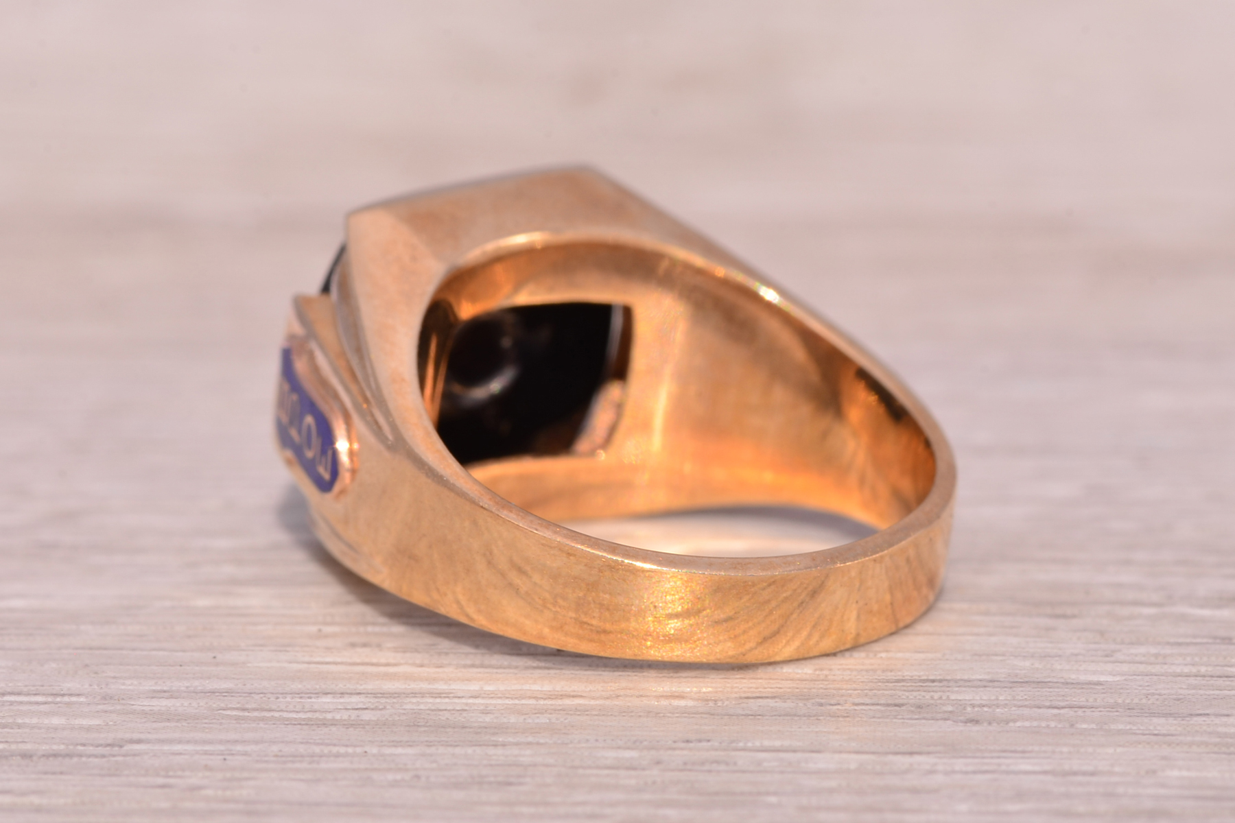 SOLD - The Elk Lodge Heritage: Onyx and Ruby Ring in Yellow Gold - Image 4