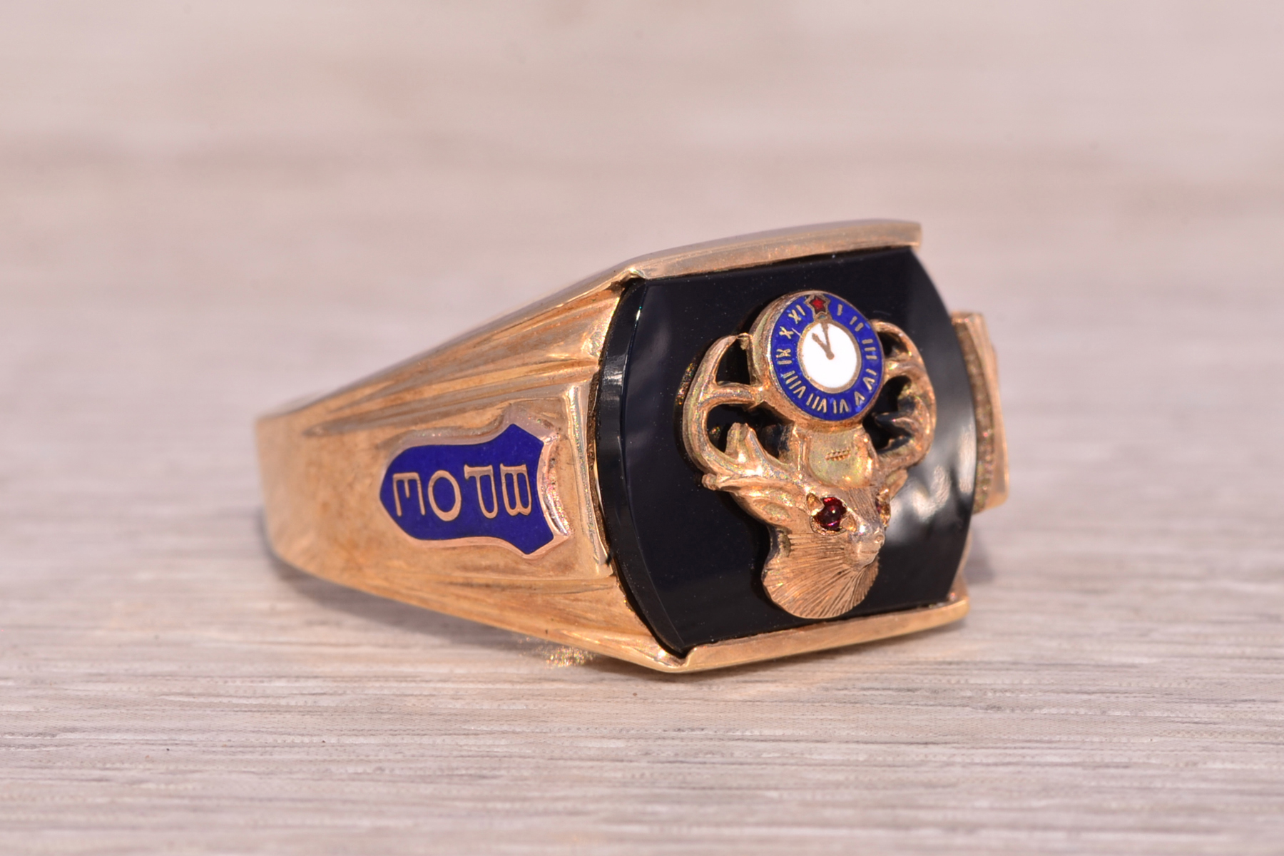 SOLD - The Elk Lodge Heritage: Onyx and Ruby Ring in Yellow Gold - Image 6