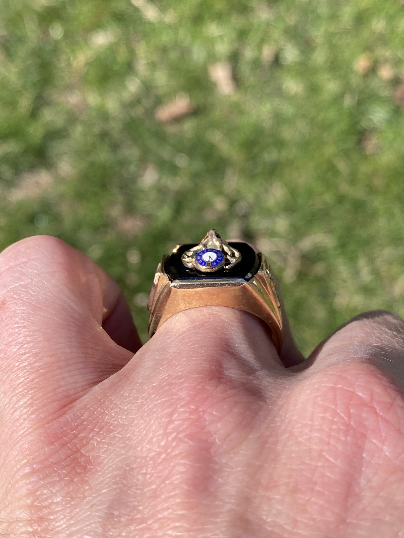SOLD - The Elk Lodge Heritage: Onyx and Ruby Ring in Yellow Gold - Image 10