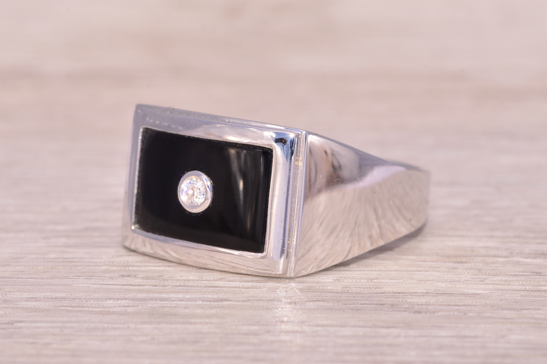 SOLD - The Onyx Brilliance: Diamond and Onyx Ring in White Gold - Image 3