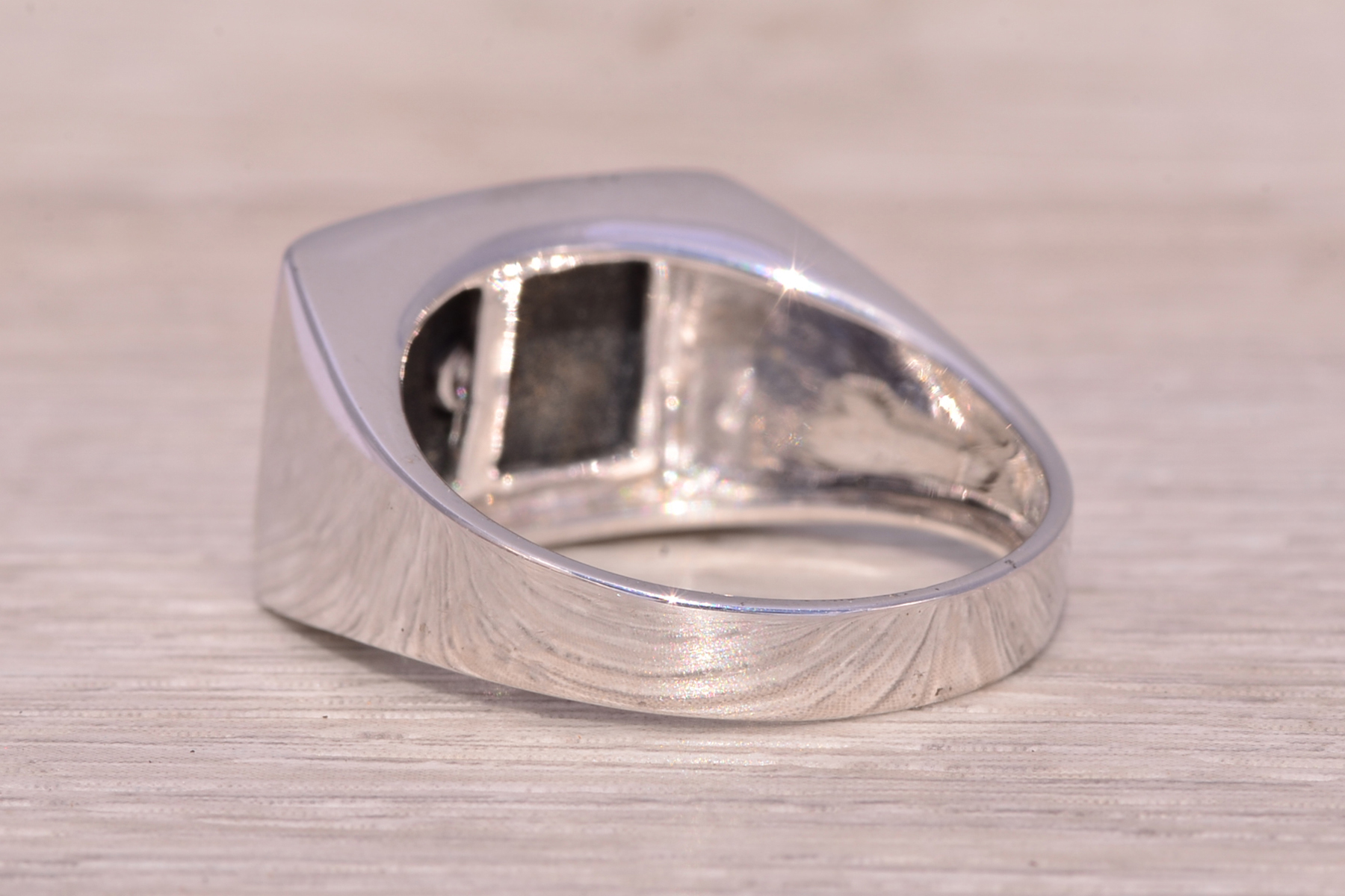 SOLD - The Onyx Brilliance: Diamond and Onyx Ring in White Gold - Image 4