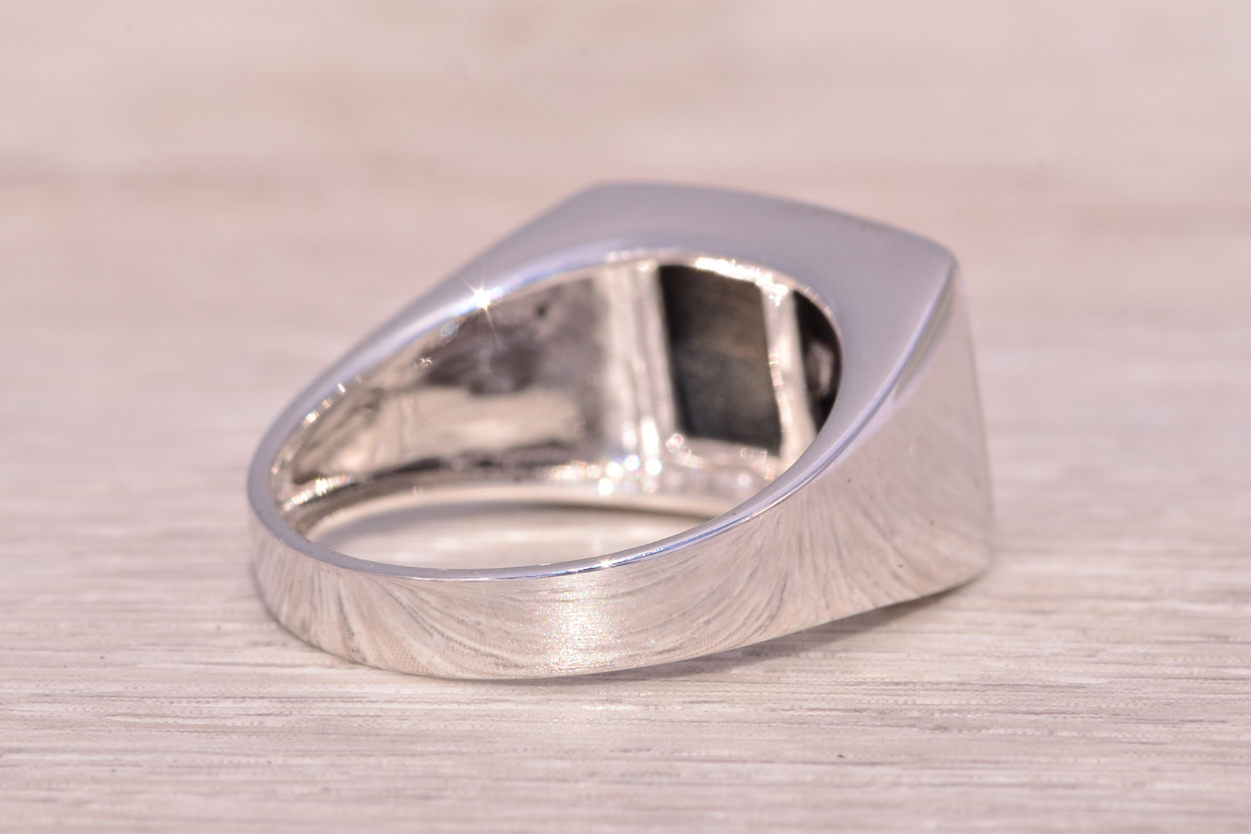 SOLD - The Onyx Brilliance: Diamond and Onyx Ring in White Gold - Image 5
