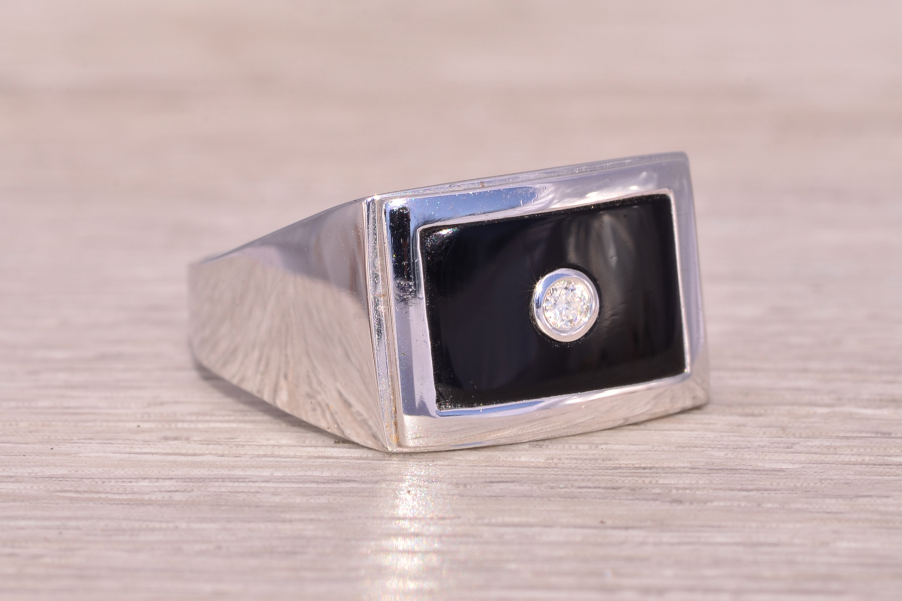 SOLD - The Onyx Brilliance: Diamond and Onyx Ring in White Gold - Image 6