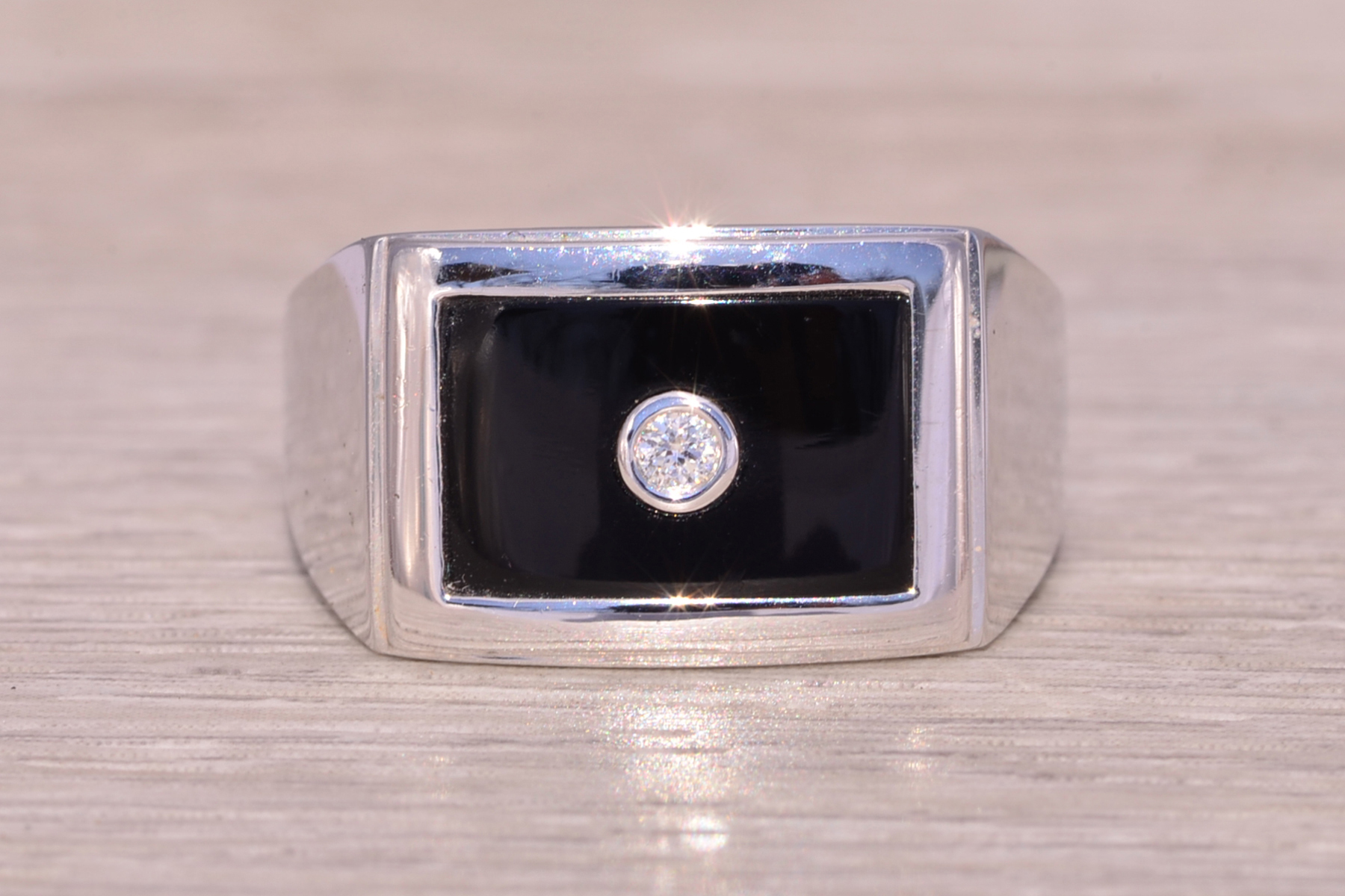 SOLD - The Onyx Brilliance: Diamond and Onyx Ring in White Gold - Image 7