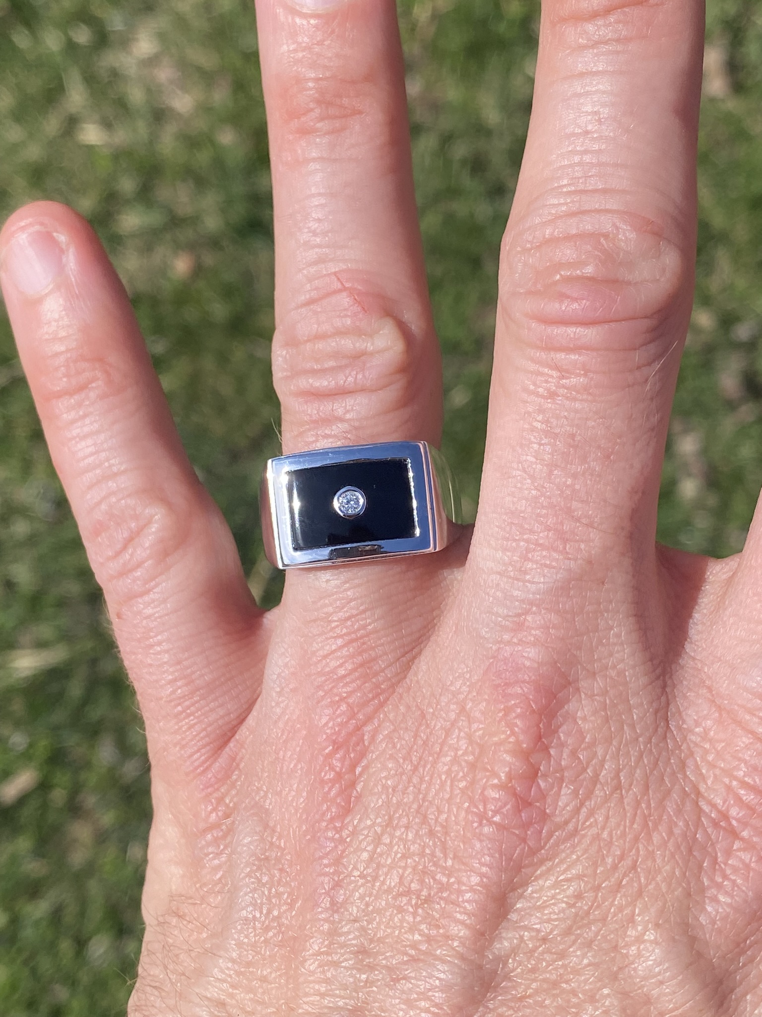 SOLD - The Onyx Brilliance: Diamond and Onyx Ring in White Gold - Image 9