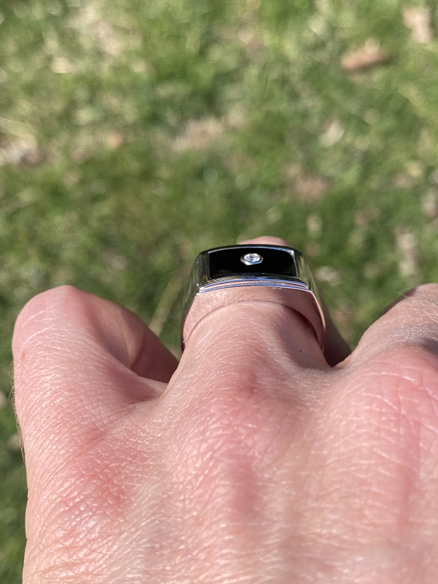 SOLD - The Onyx Brilliance: Diamond and Onyx Ring in White Gold - Image 8