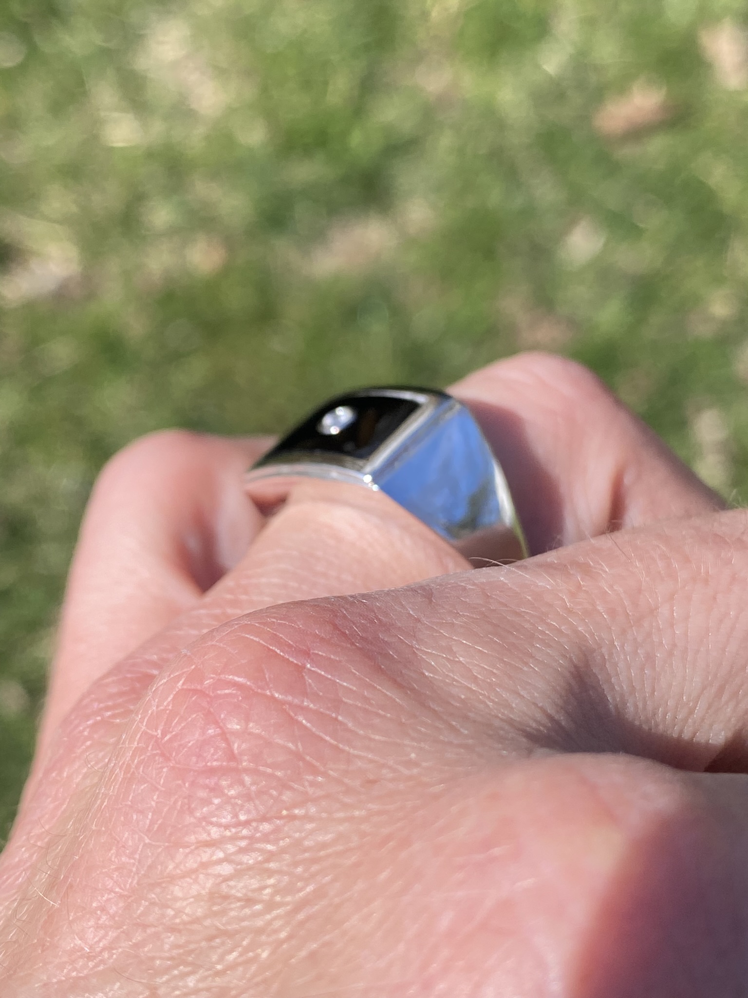 SOLD - The Onyx Brilliance: Diamond and Onyx Ring in White Gold - Image 10