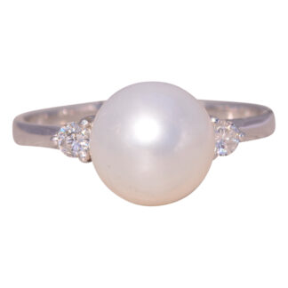 The Akoya Grace: Pearl and Diamond Ring in White Gold