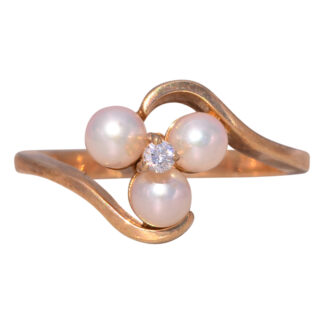 The Pearl Blossom: Pearl and Natural Diamond Ring in Yellow Gold