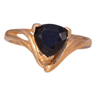 The Midnight Grace: Onyx Ring in Yellow Gold