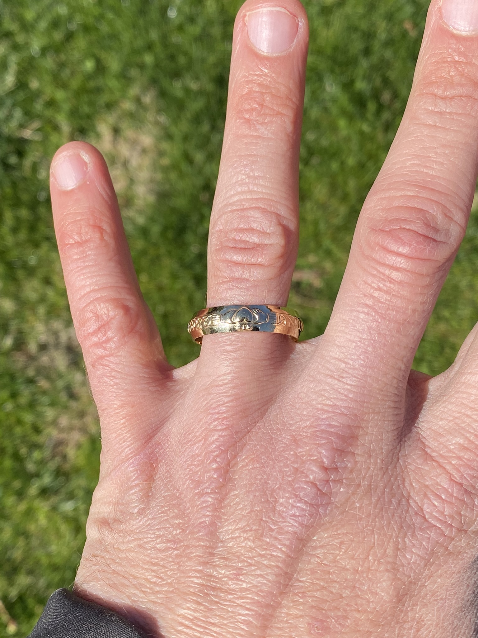SOLD - The Irish Heritage: Claddagh Band Ring in 14 Karat Yellow Gold - Image 10