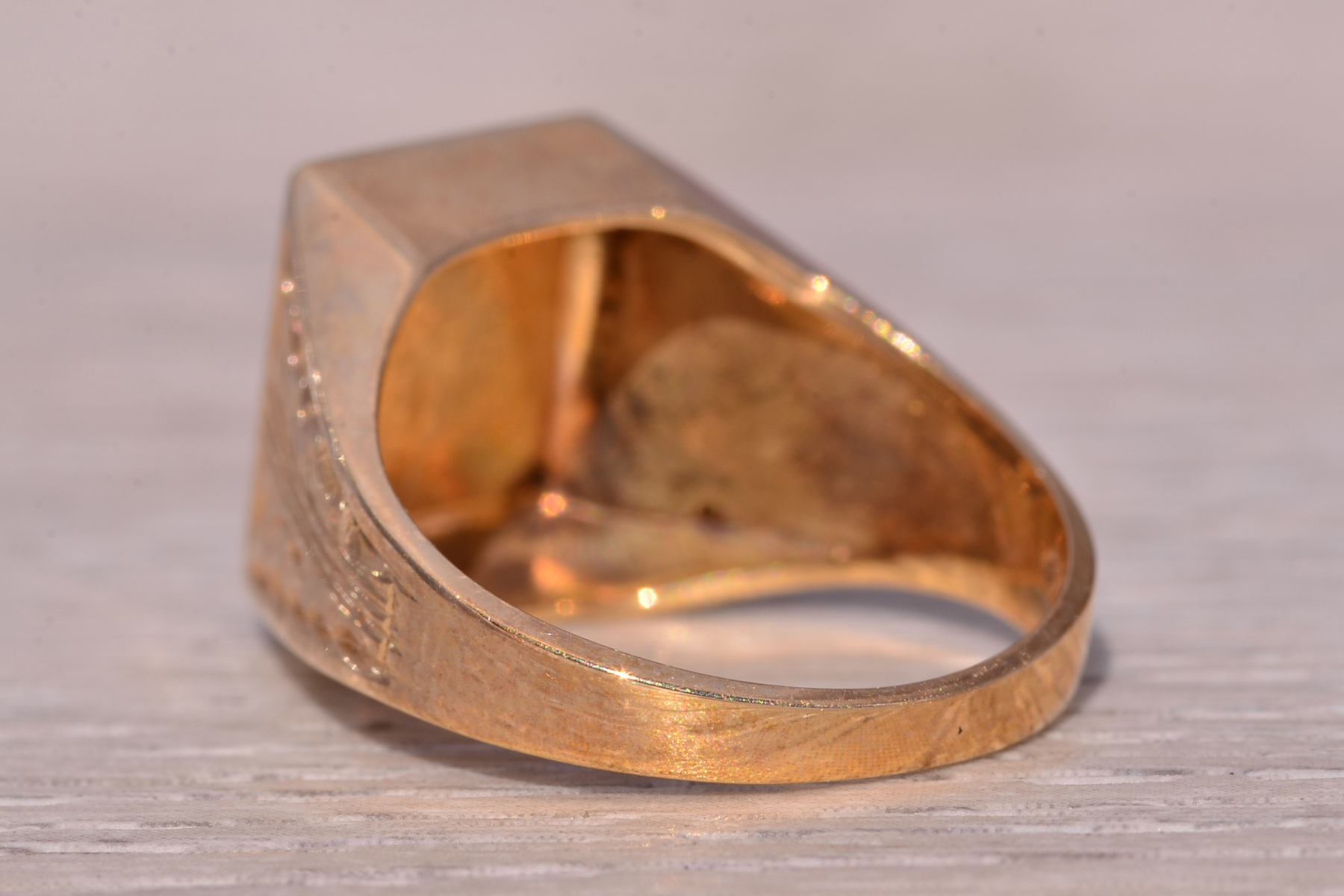 The Classic Signet: Yellow Gold Signet Ring with Hand-Engraved Sides - Image 4