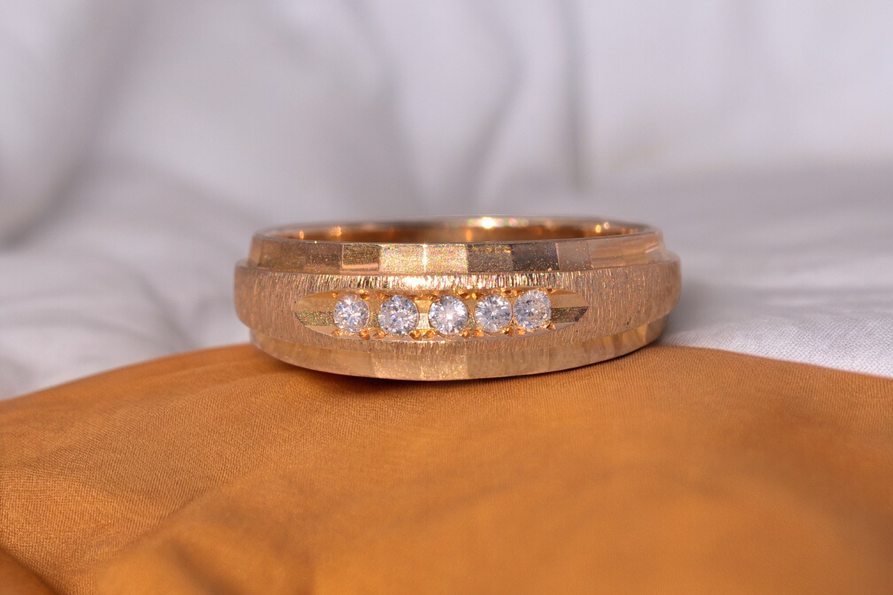 The Stylecrest: Vintage 1980's Natural Diamond Band in Yellow Gold - Image 7