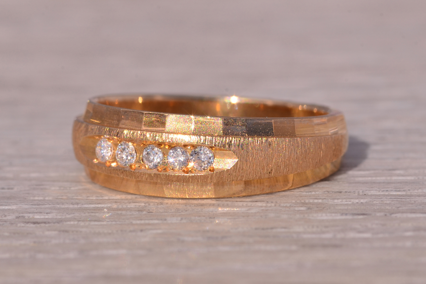 The Stylecrest: Vintage 1980's Natural Diamond Band in Yellow Gold - Image 3