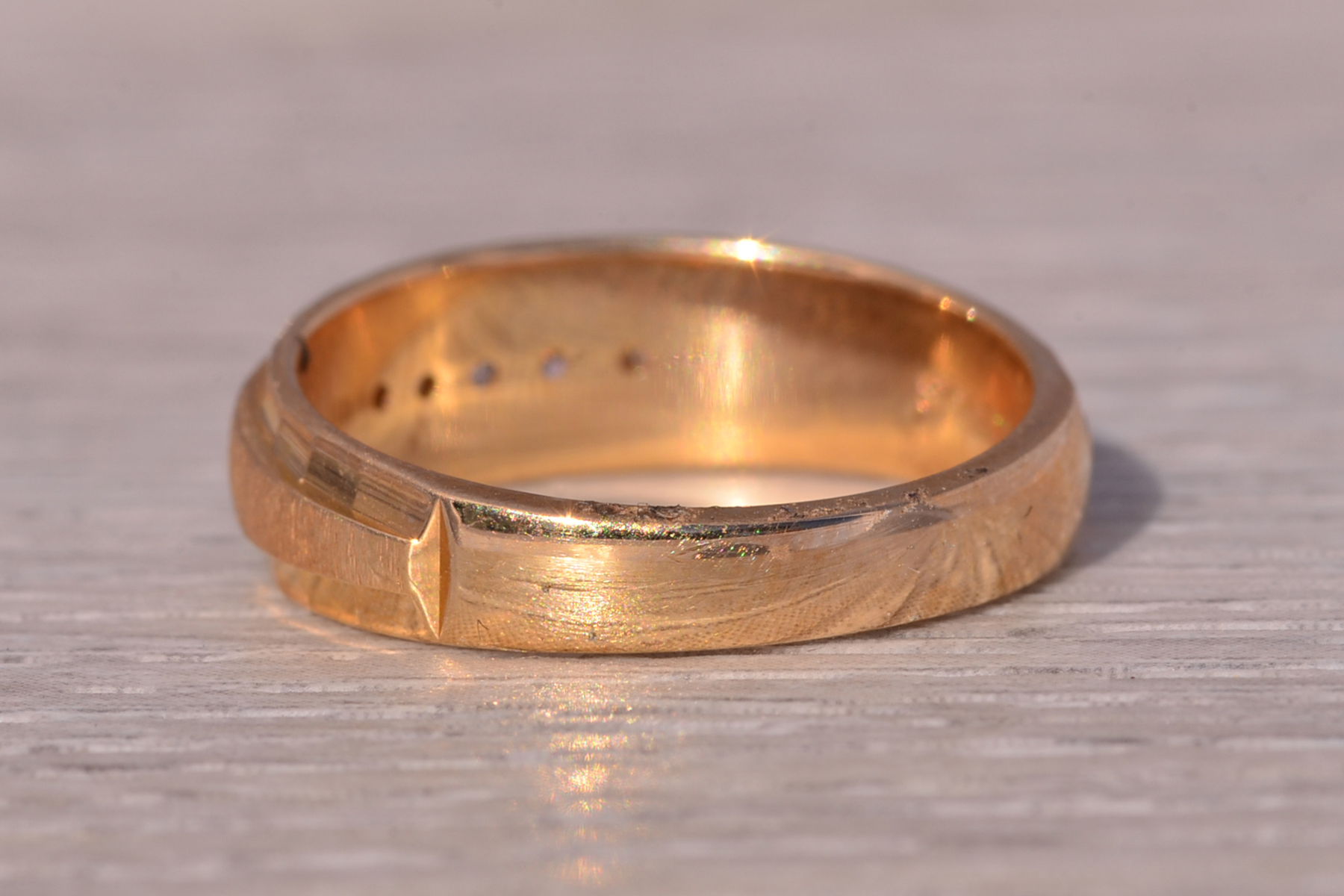 The Stylecrest: Vintage 1980's Natural Diamond Band in Yellow Gold - Image 4
