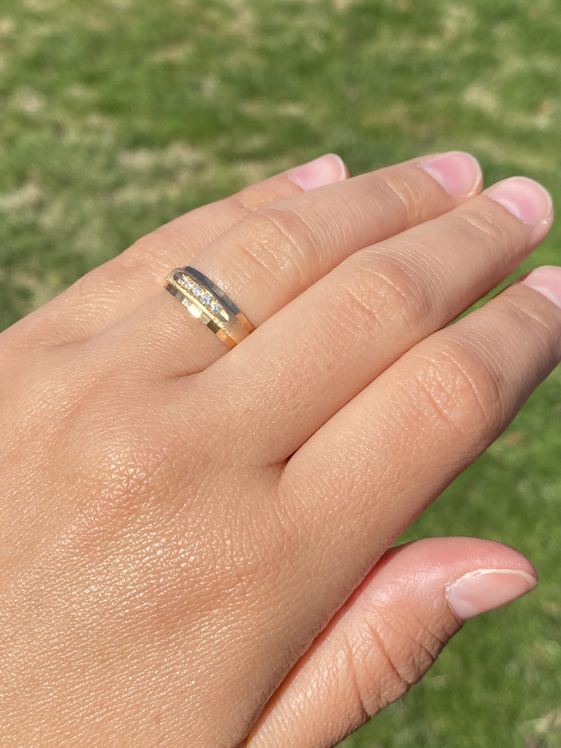 The Stylecrest: Vintage 1980's Natural Diamond Band in Yellow Gold - Image 5