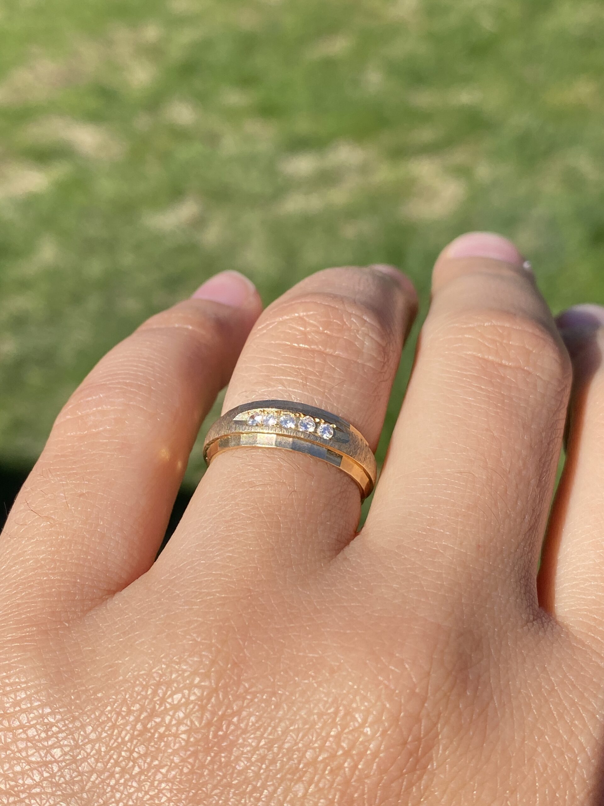 The Stylecrest: Vintage 1980's Natural Diamond Band in Yellow Gold - Image 6