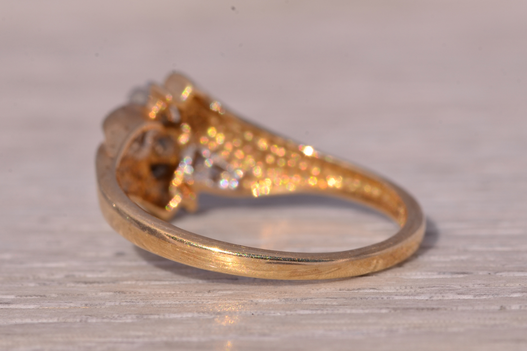 The 1980's Elegance: Natural Diamond Ring in Yellow Gold - Image 4