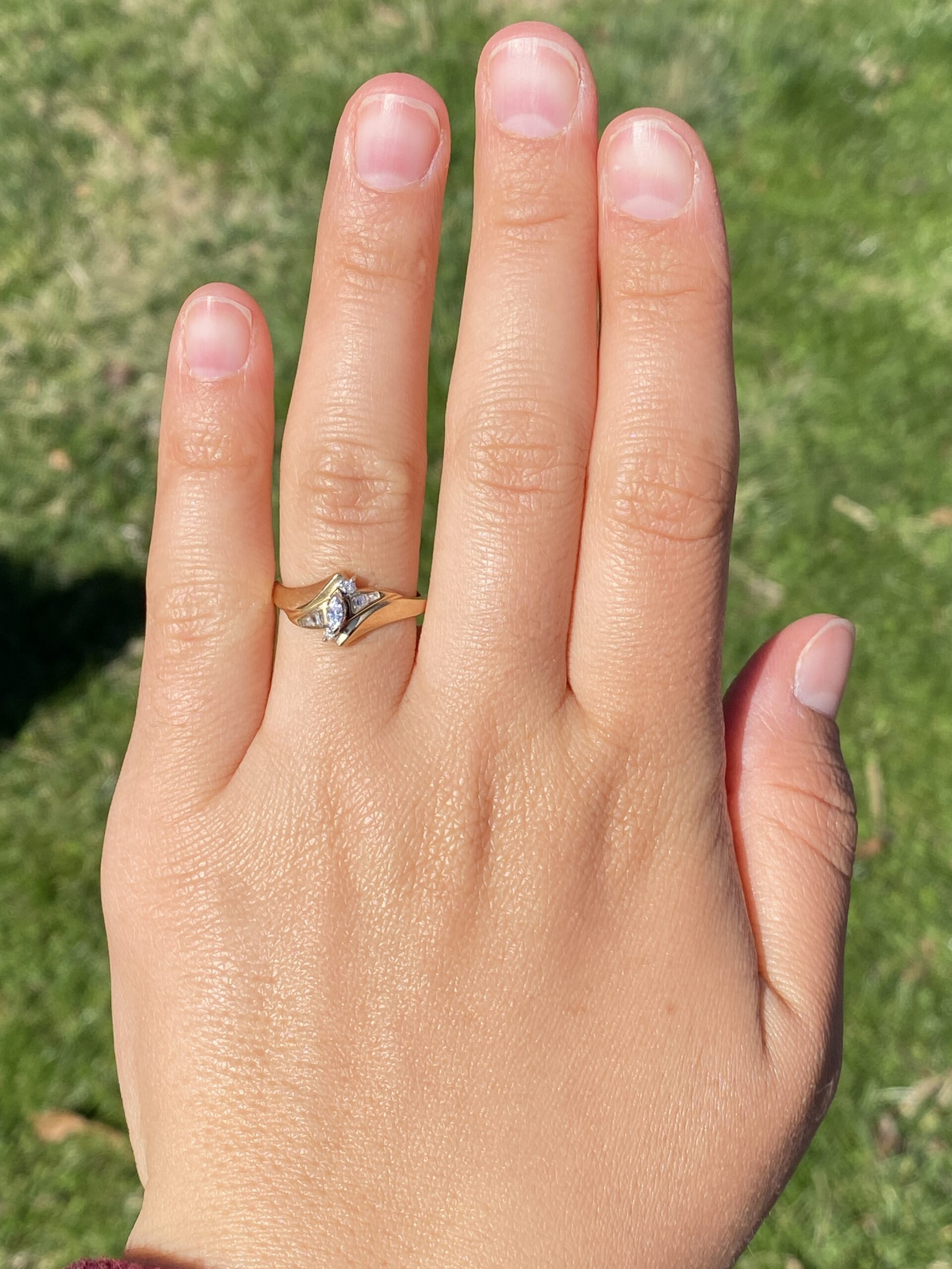 The 1980's Elegance: Natural Diamond Ring in Yellow Gold - Image 8