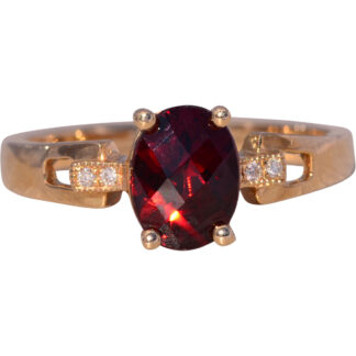 The Garnet Embrace: Natural Garnet and Diamond Ring in Yellow Gold