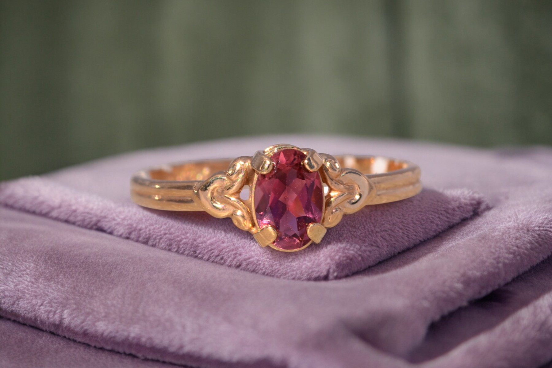 The Rosy Tourmaline: Tourmaline Ring in Yellow Gold - Image 11