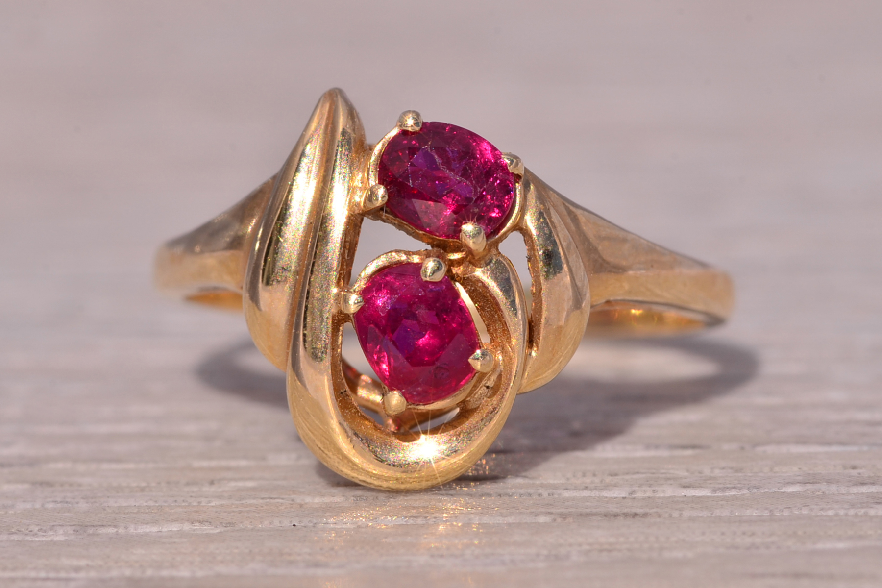 The Vivid Passion: Ruby Ring in Yellow Gold - Image 2