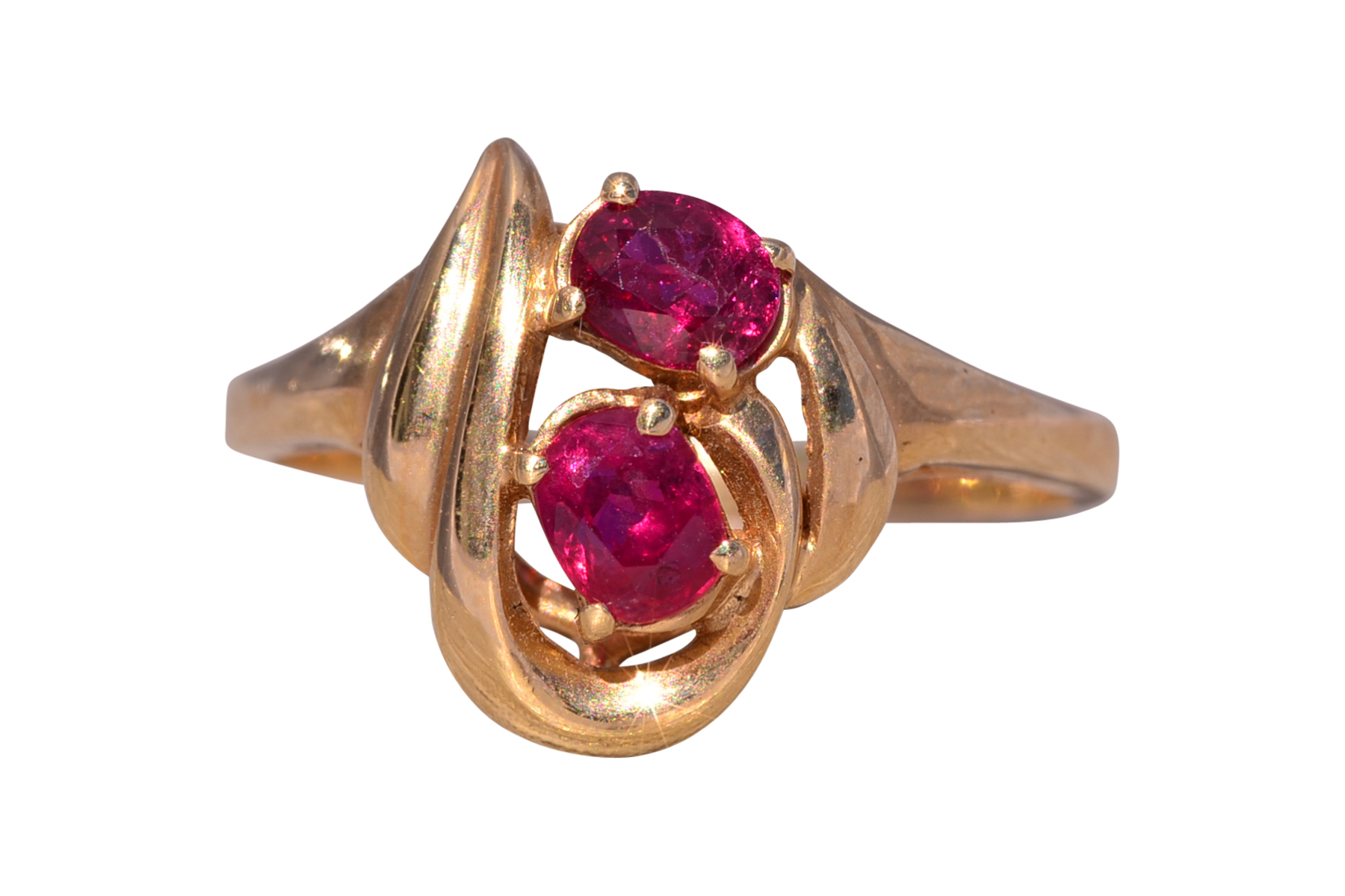 The Vivid Passion: Ruby Ring in Yellow Gold