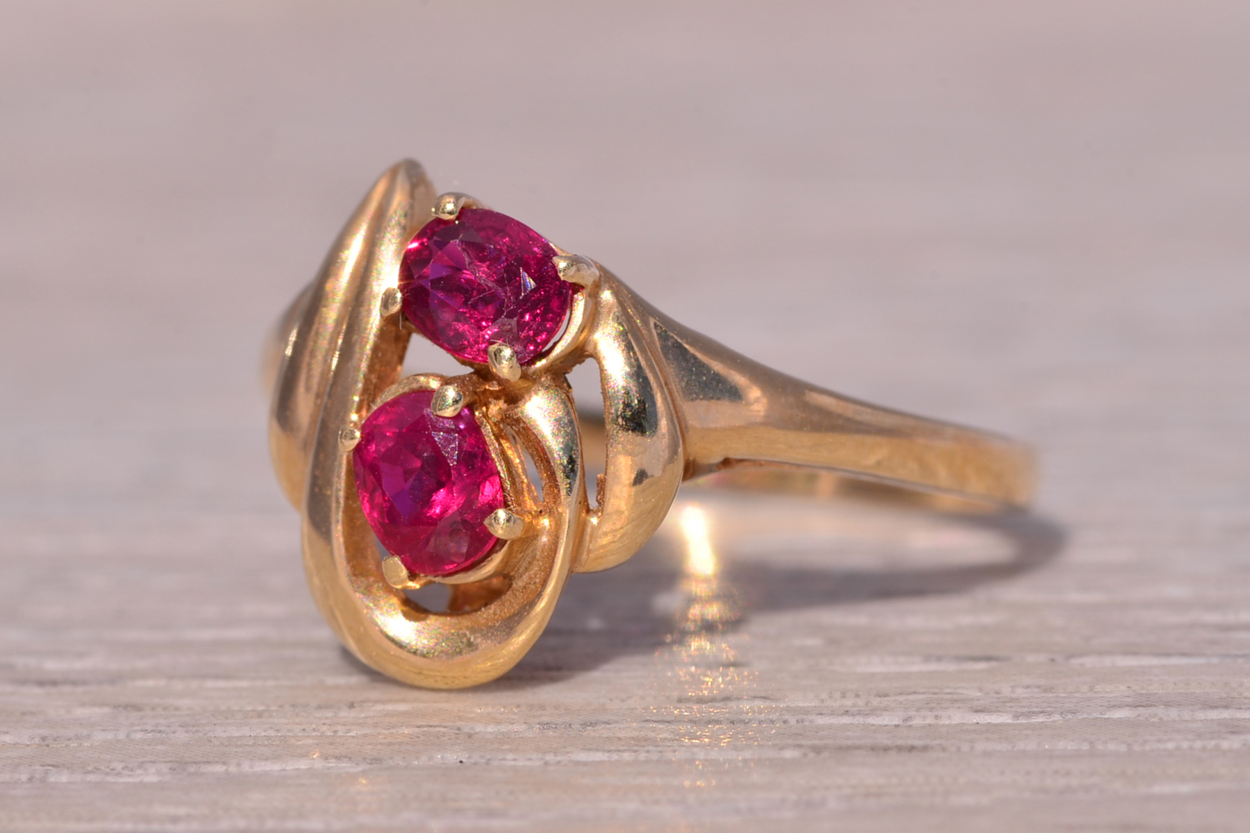 The Vivid Passion: Ruby Ring in Yellow Gold - Image 3