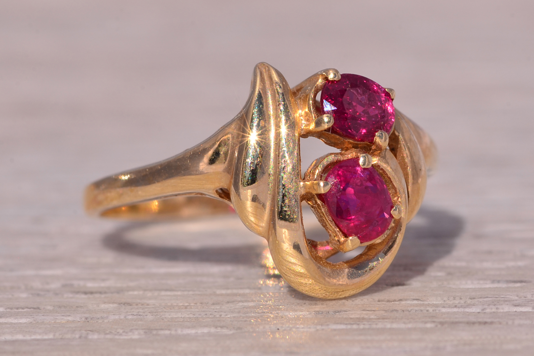 The Vivid Passion: Ruby Ring in Yellow Gold - Image 6
