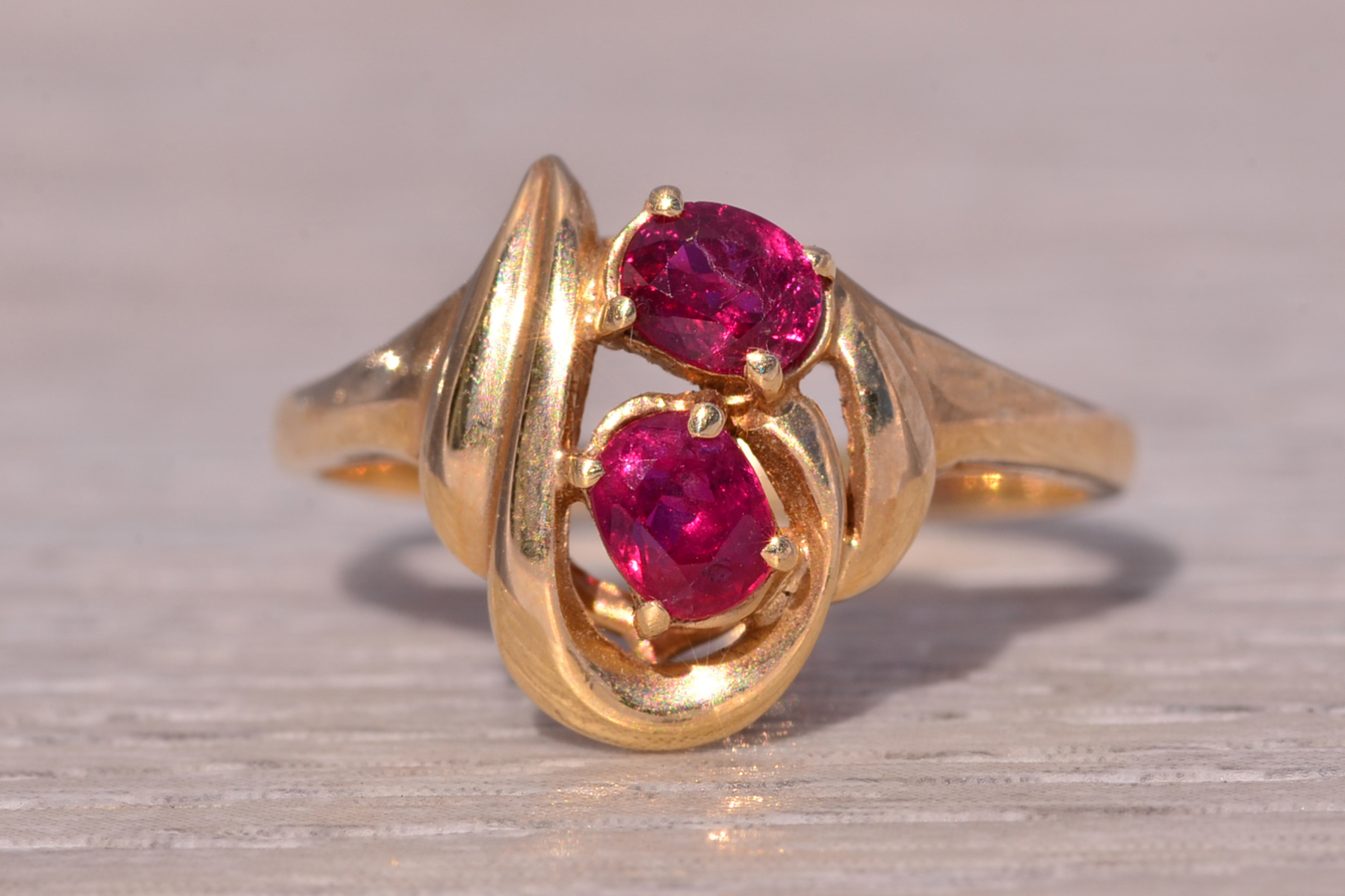 The Vivid Passion: Ruby Ring in Yellow Gold - Image 7