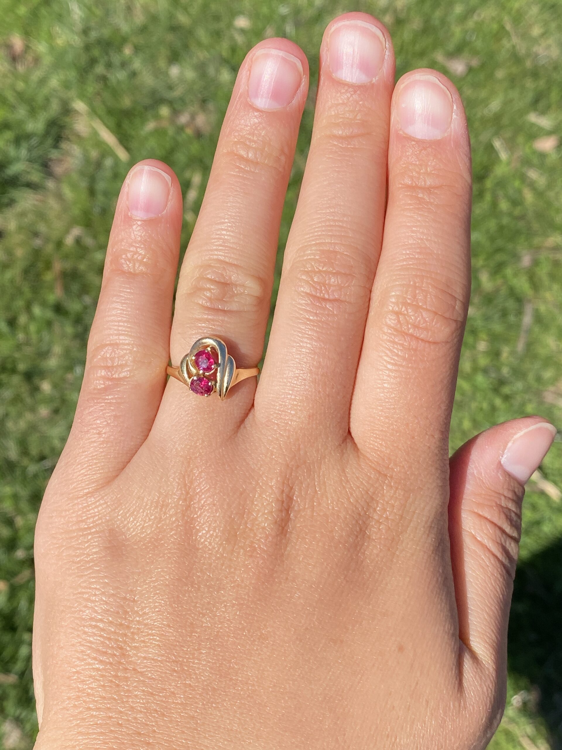 The Vivid Passion: Ruby Ring in Yellow Gold - Image 8