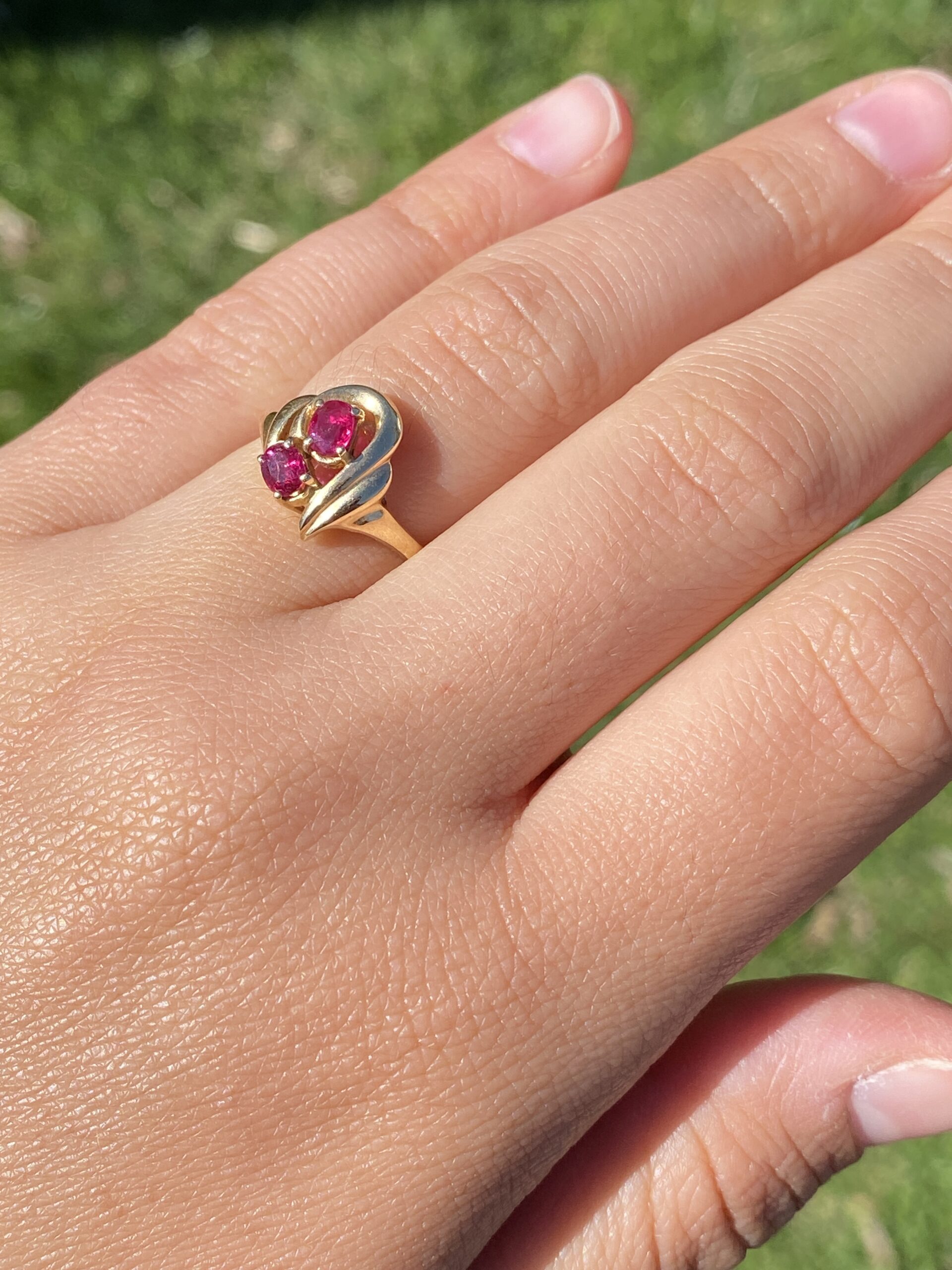 The Vivid Passion: Ruby Ring in Yellow Gold - Image 9