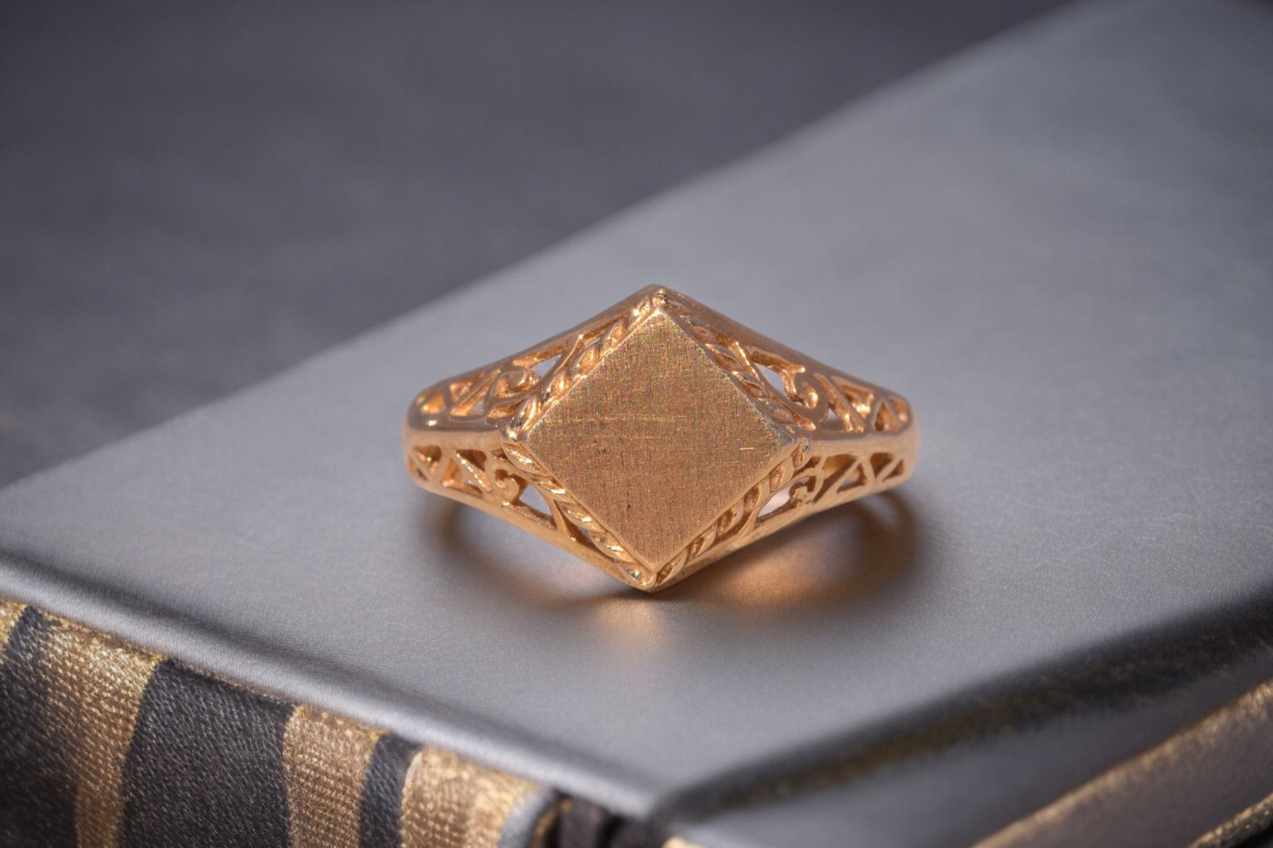 SOLD - The Classic Filigree: Vintage Signet Ring in Yellow Gold - Image 11