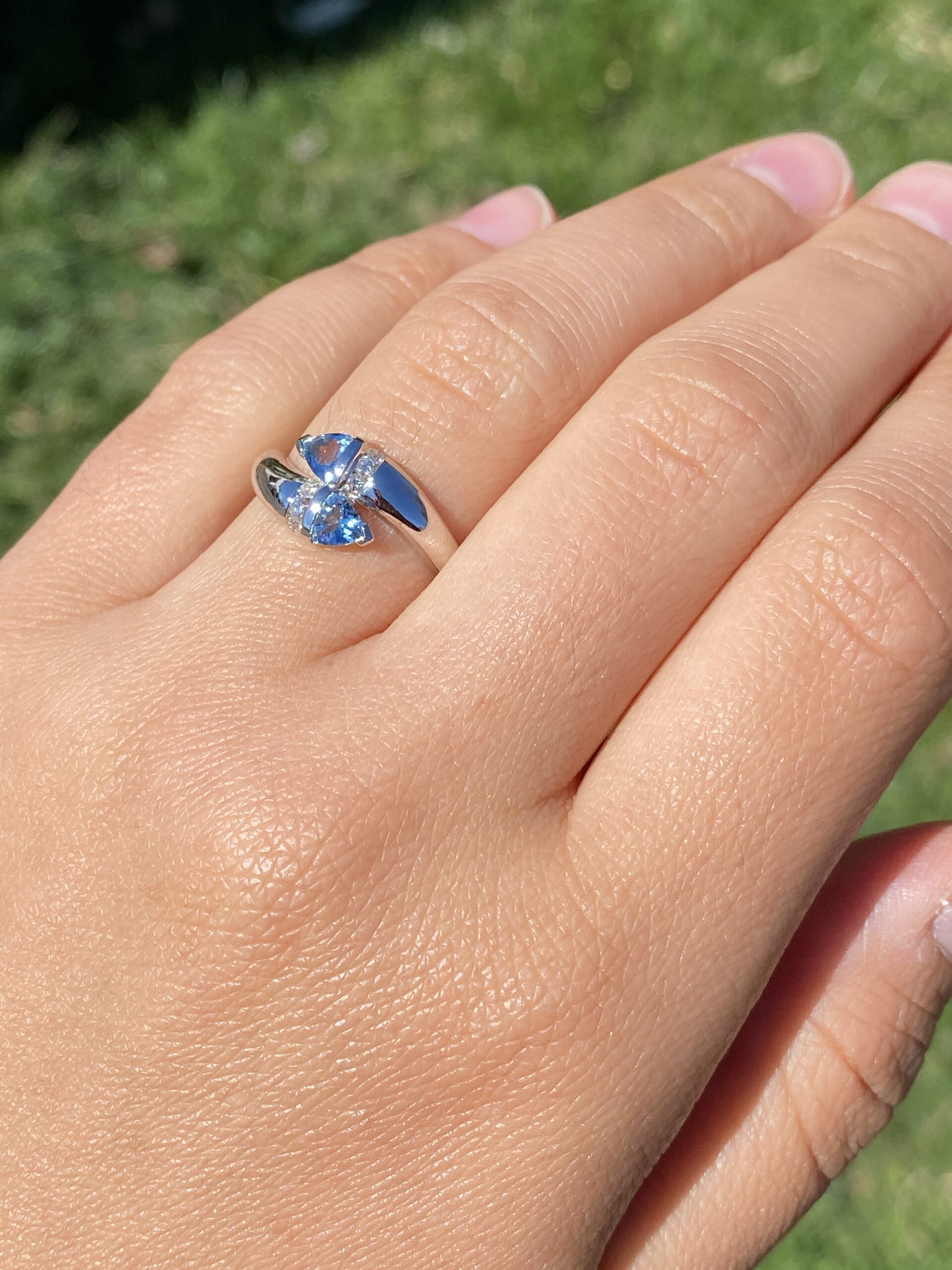 The Ocean's Embrace: Aquamarine and Diamond Bypass Ring in White Gold - Image 9