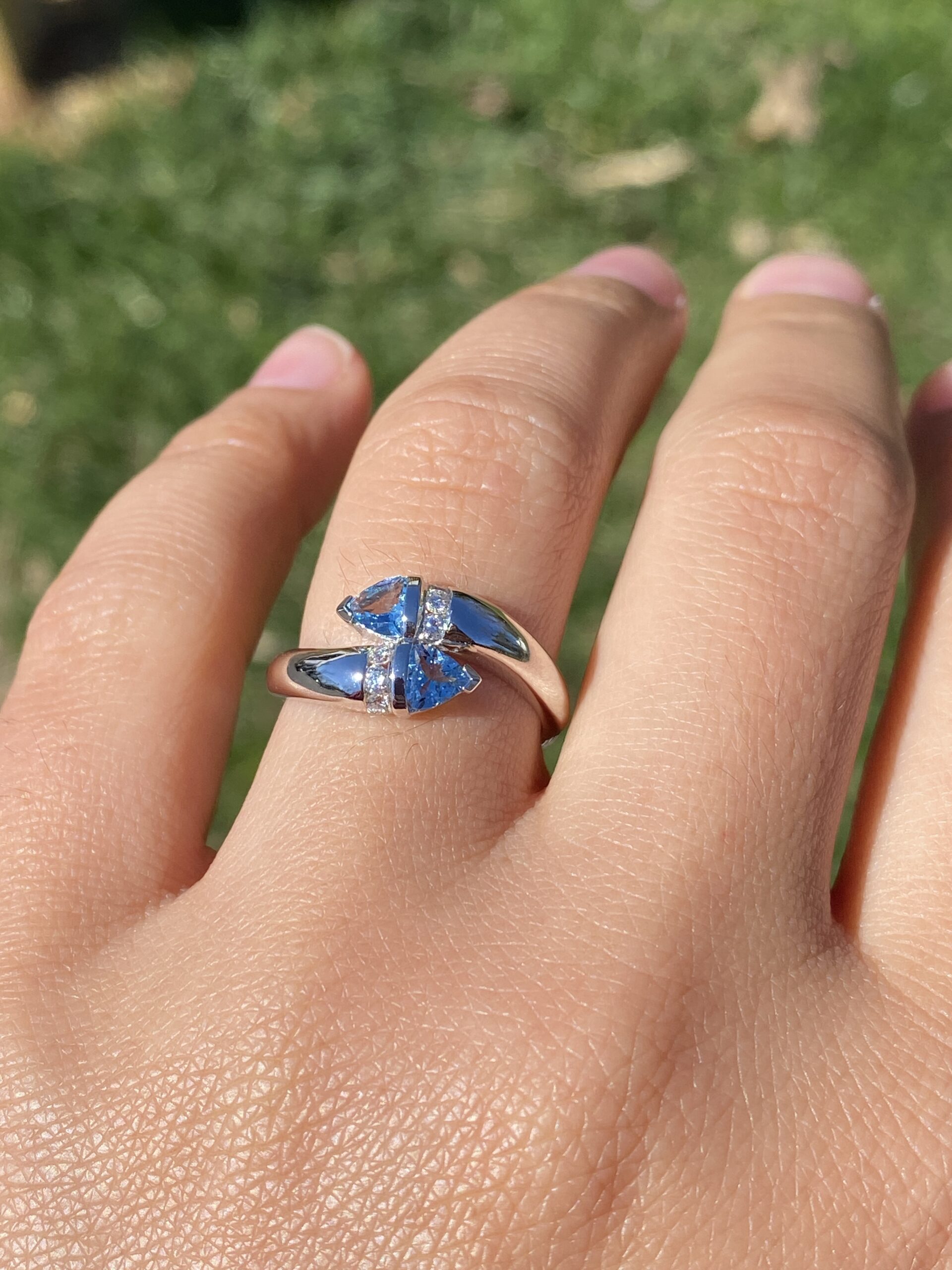 The Ocean's Embrace: Aquamarine and Diamond Bypass Ring in White Gold - Image 10