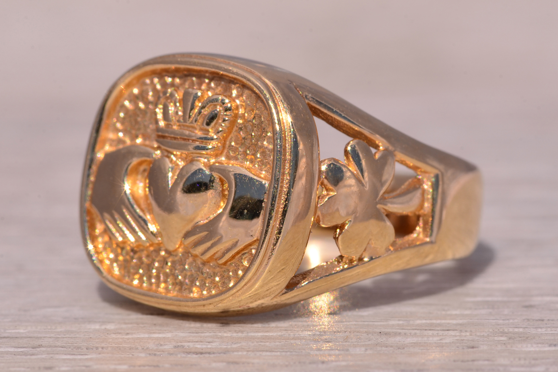 The Irish Heritage: Claddagh Ring by Sol D' Or in 14 Karat Yellow Gold - Image 3
